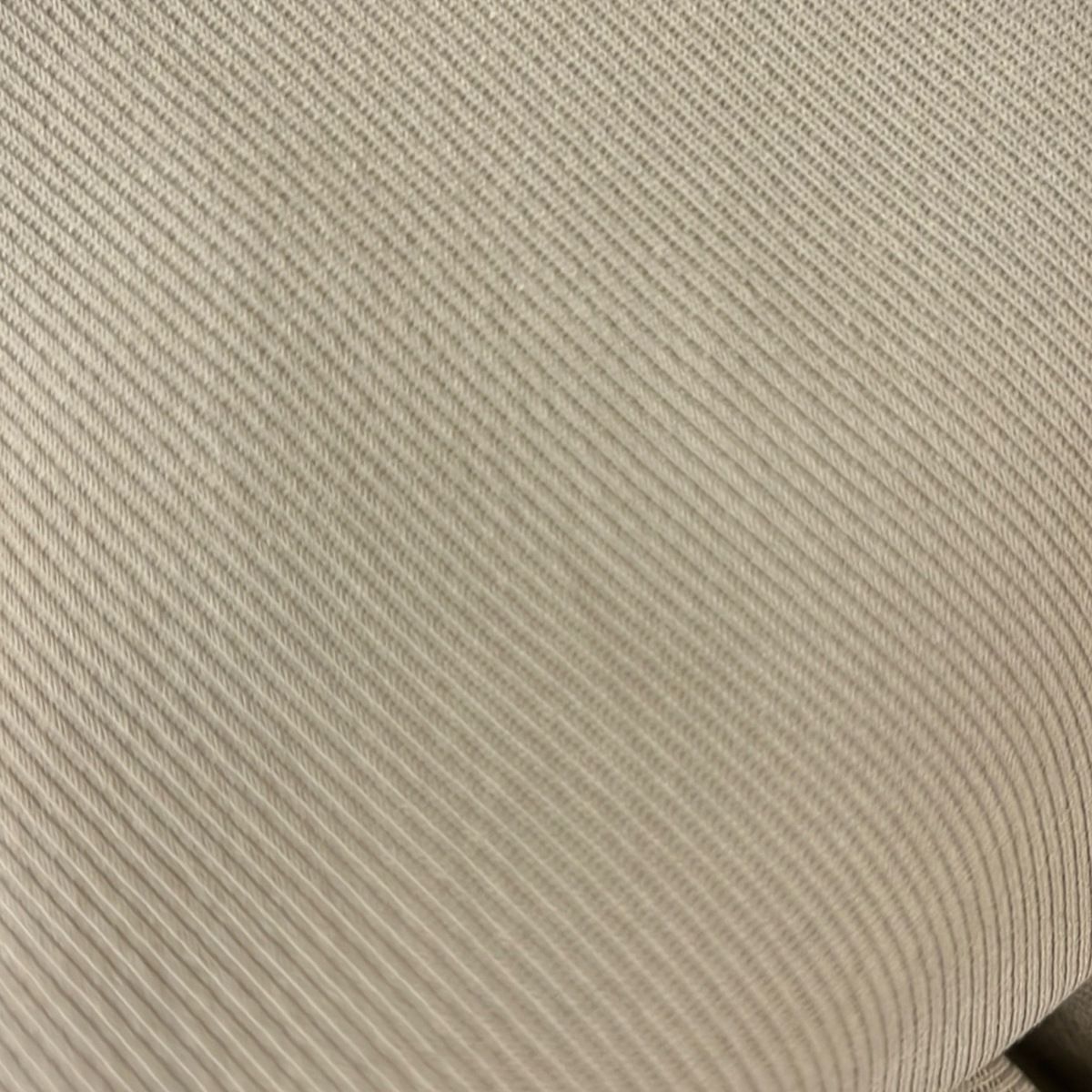 ベージュ