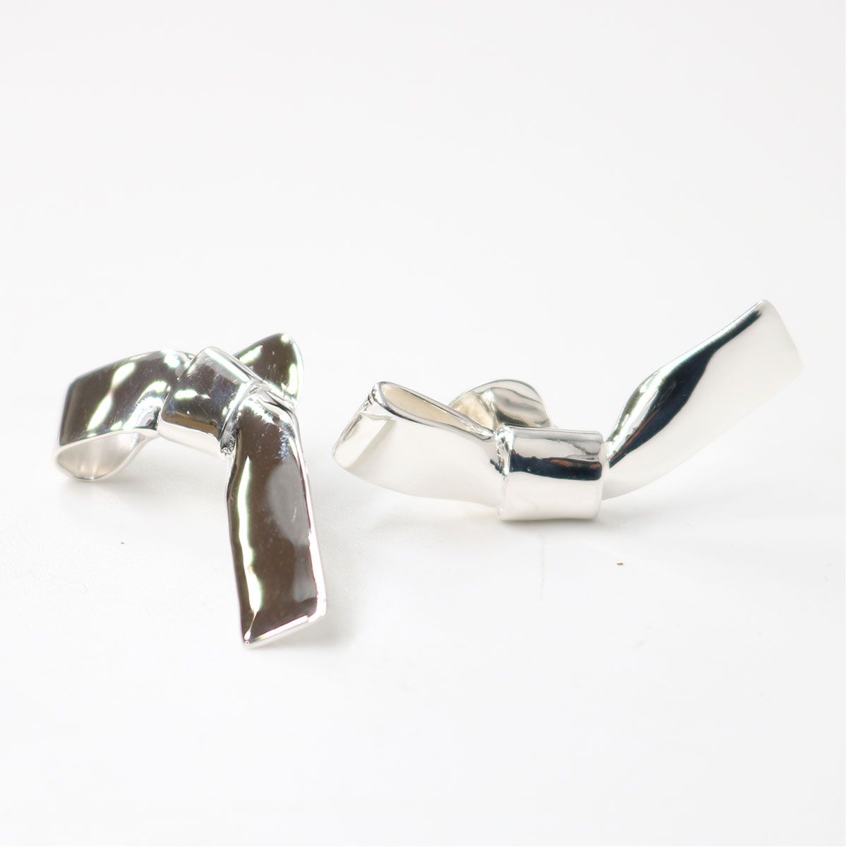 □ANNIKA INEZ アニカイネズ Small Cravat Earrings Sml リボン