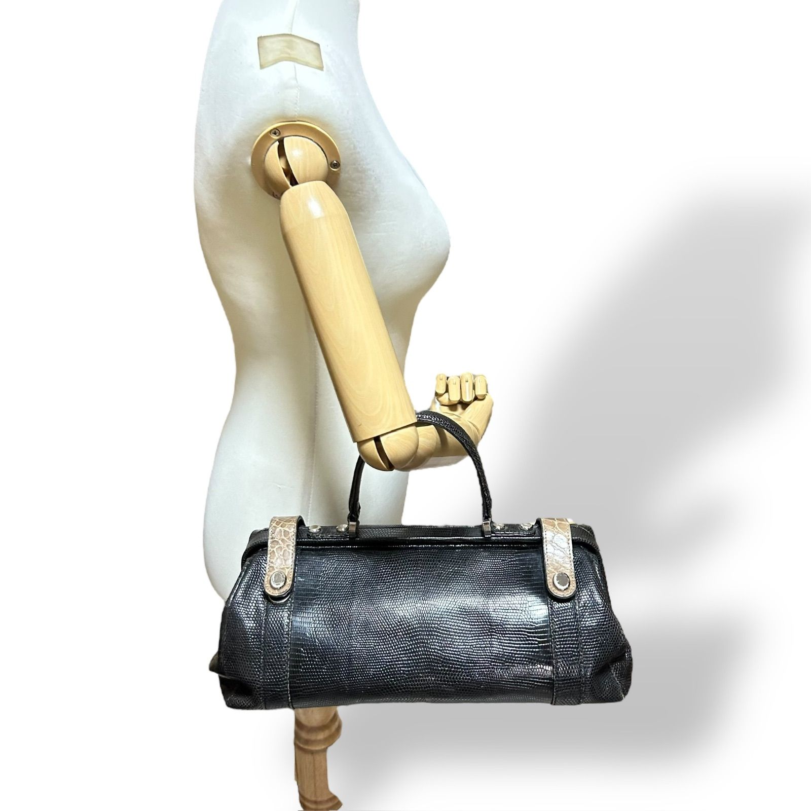 lucie saint clair ハンドバッグ がま口 リザード 1356 lucie saint clair ハンドバッグ がま口 リザード 1356 - メルカリ