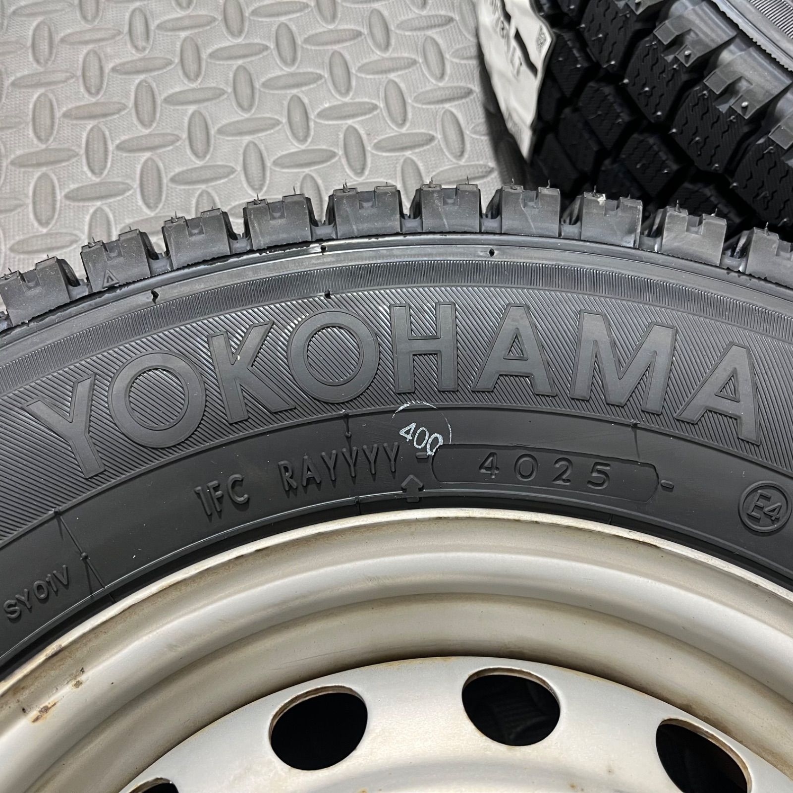 スタッドレスタイヤ