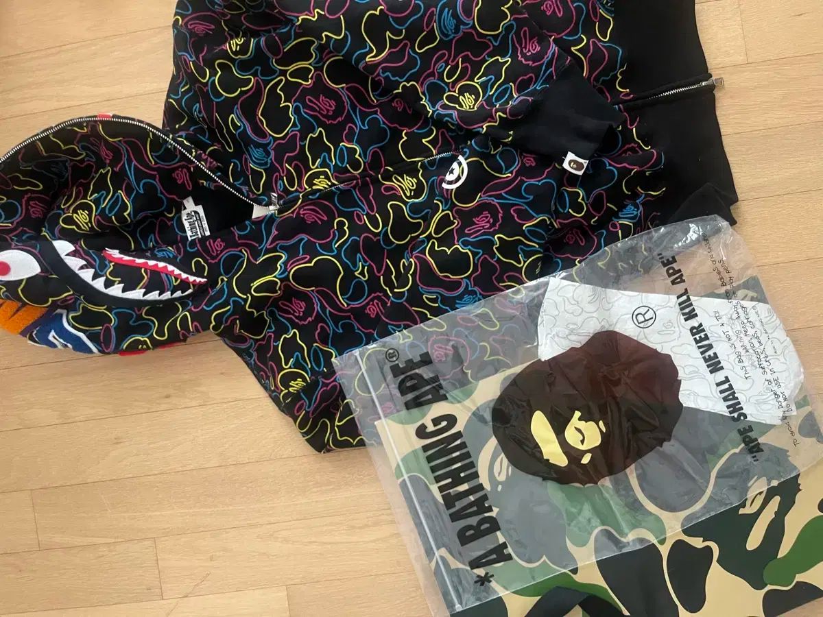 A BATHING APE アベイシングエイプ ネオン カモフラージュ シャーク フール 家 フード マルチ