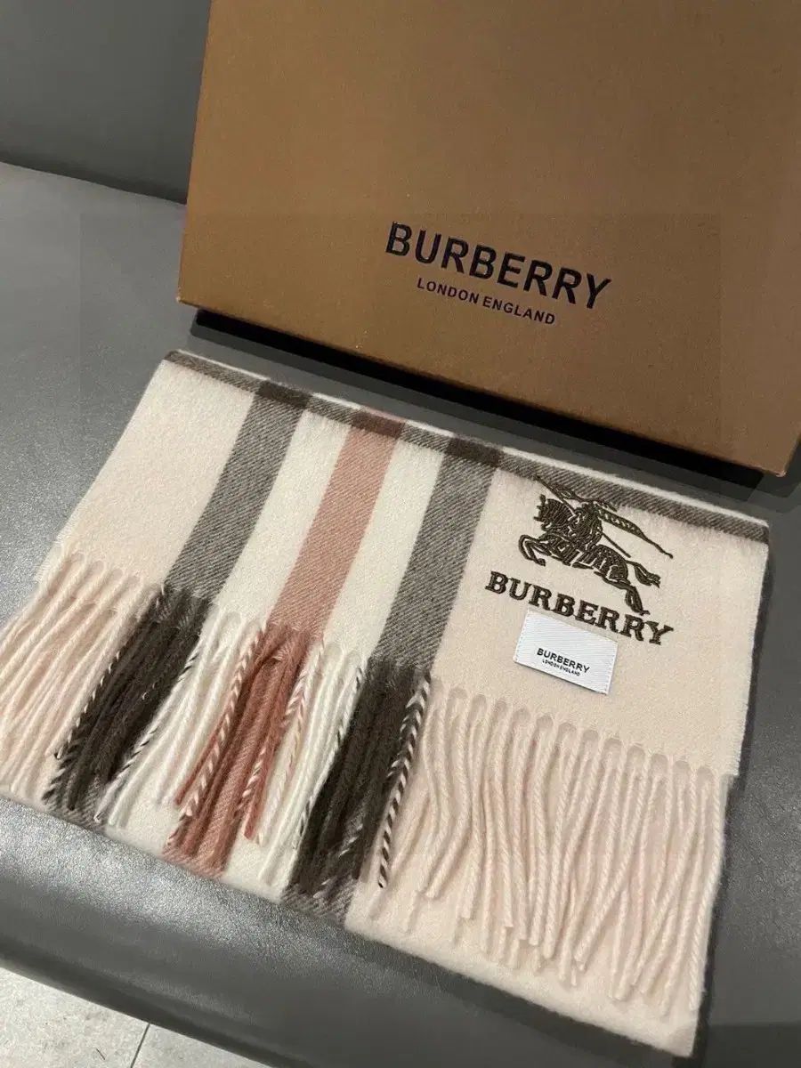 【雷市場（ポンジャン）商品韓国直送】 BURBERRY カシミヤ マフラー