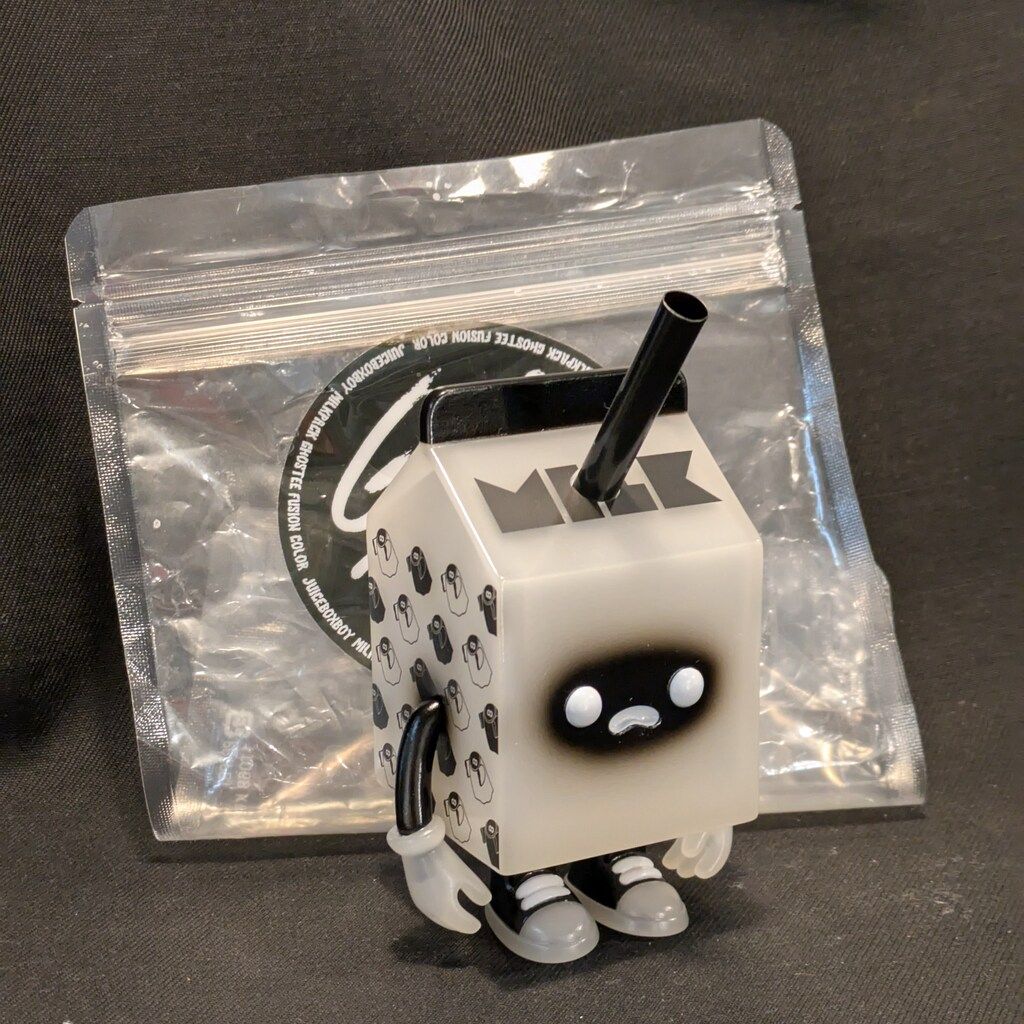 MUUKTOY ジュースボックスボーイ MILK PACK HUMAN ROBOT フュージョンカラー