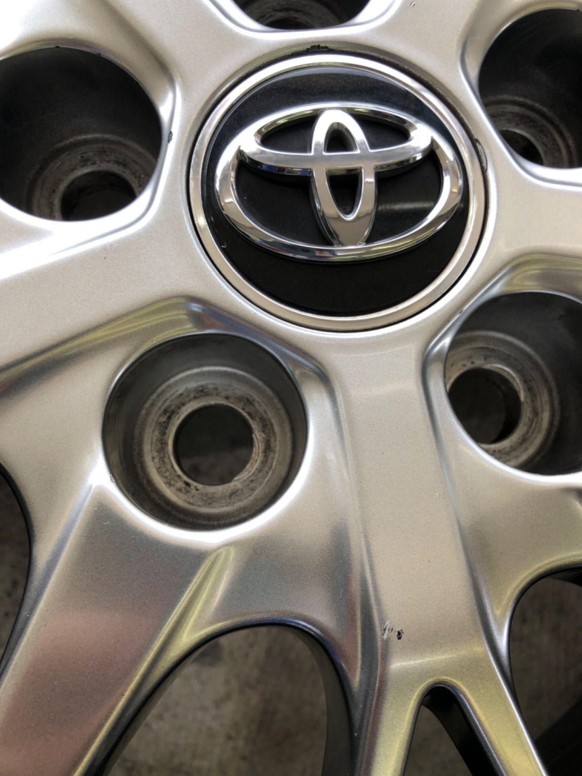 トヨタ アイシス純正◇205/55R16 付◇車検用・純正戻し・流用などに