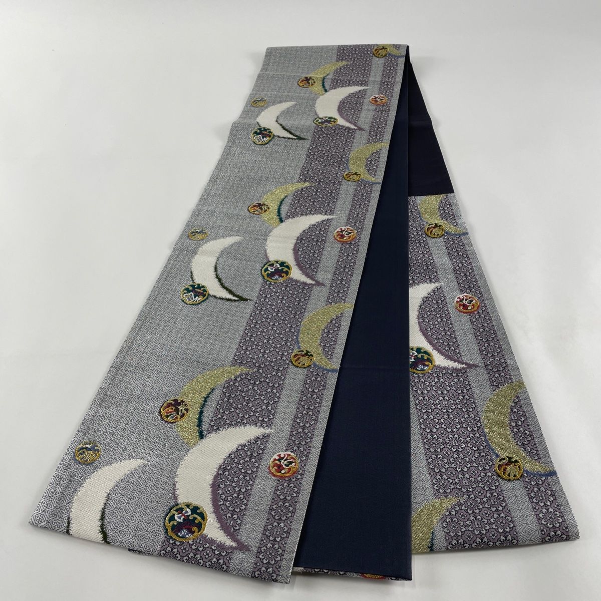 袋帯 美品 名品 銀愁綾錦 月 宝尽くし 金糸 箔 銀色 六通 正絹 【中古