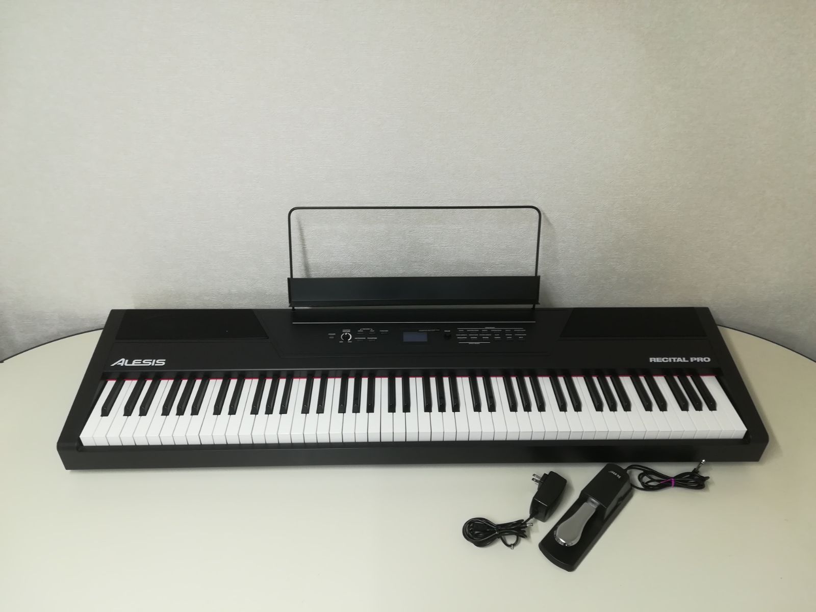 家財便発送 送料別 Alesis アレシス 88鍵盤電子ピアノ Recital Pro ウェイティッドハンマーアクション鍵盤 送料無料 3331