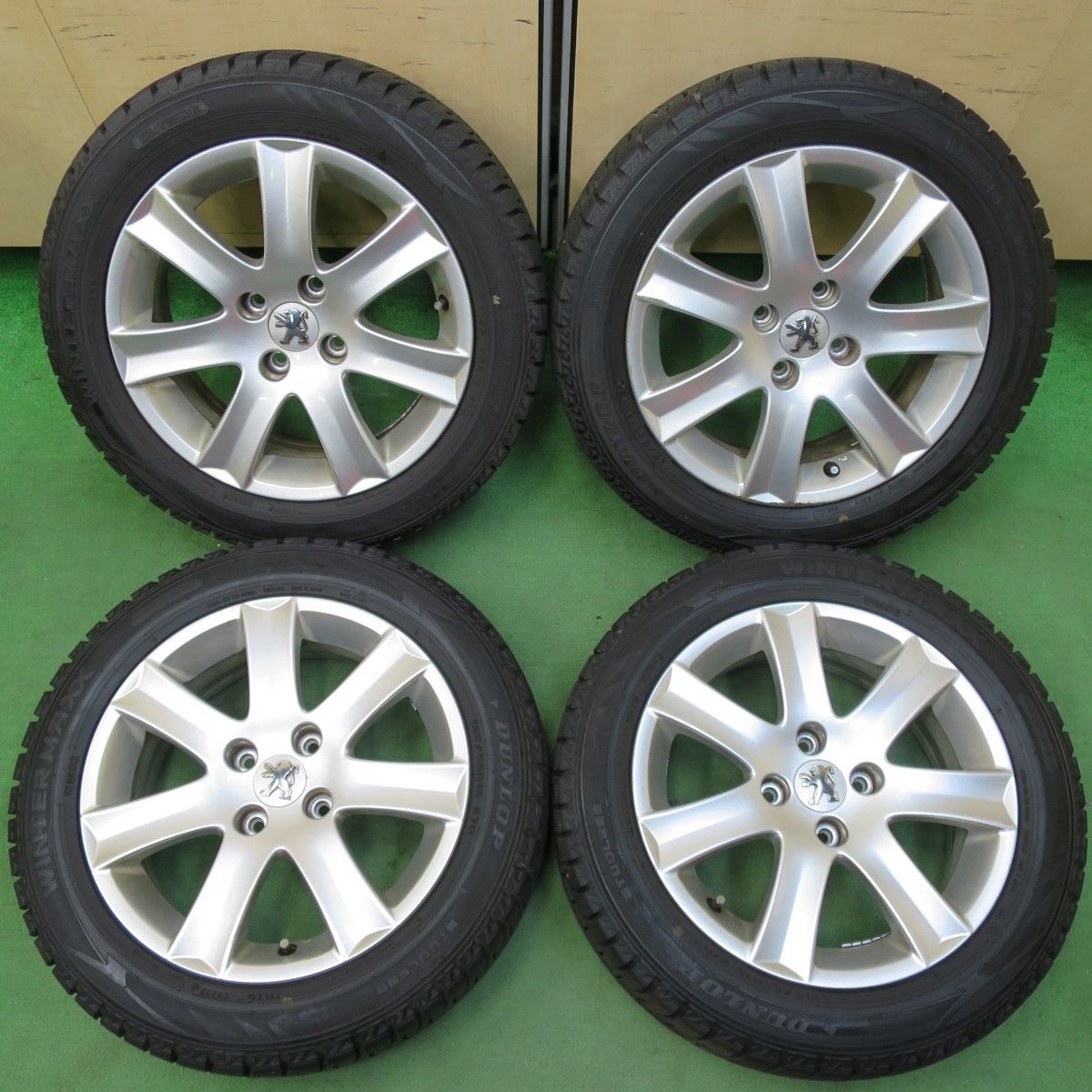 [送料無料] バリ溝！22年！9.5分以上プジョー 207 純正 195/55R16 スタッドレス ダンロップ ウインターマックス WM02 16インチ PCD108/4H4123011イス
