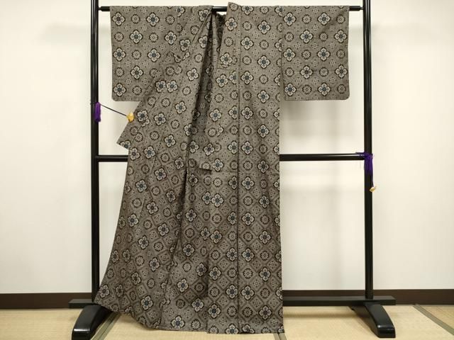 平和屋着物●東郷織物謹製　本場大島紬　縞　正絹　逸品　AAAX0285np 平和屋着物○東郷織物謹製 本場大島紬 縞 正絹 逸品 AAAX0285np