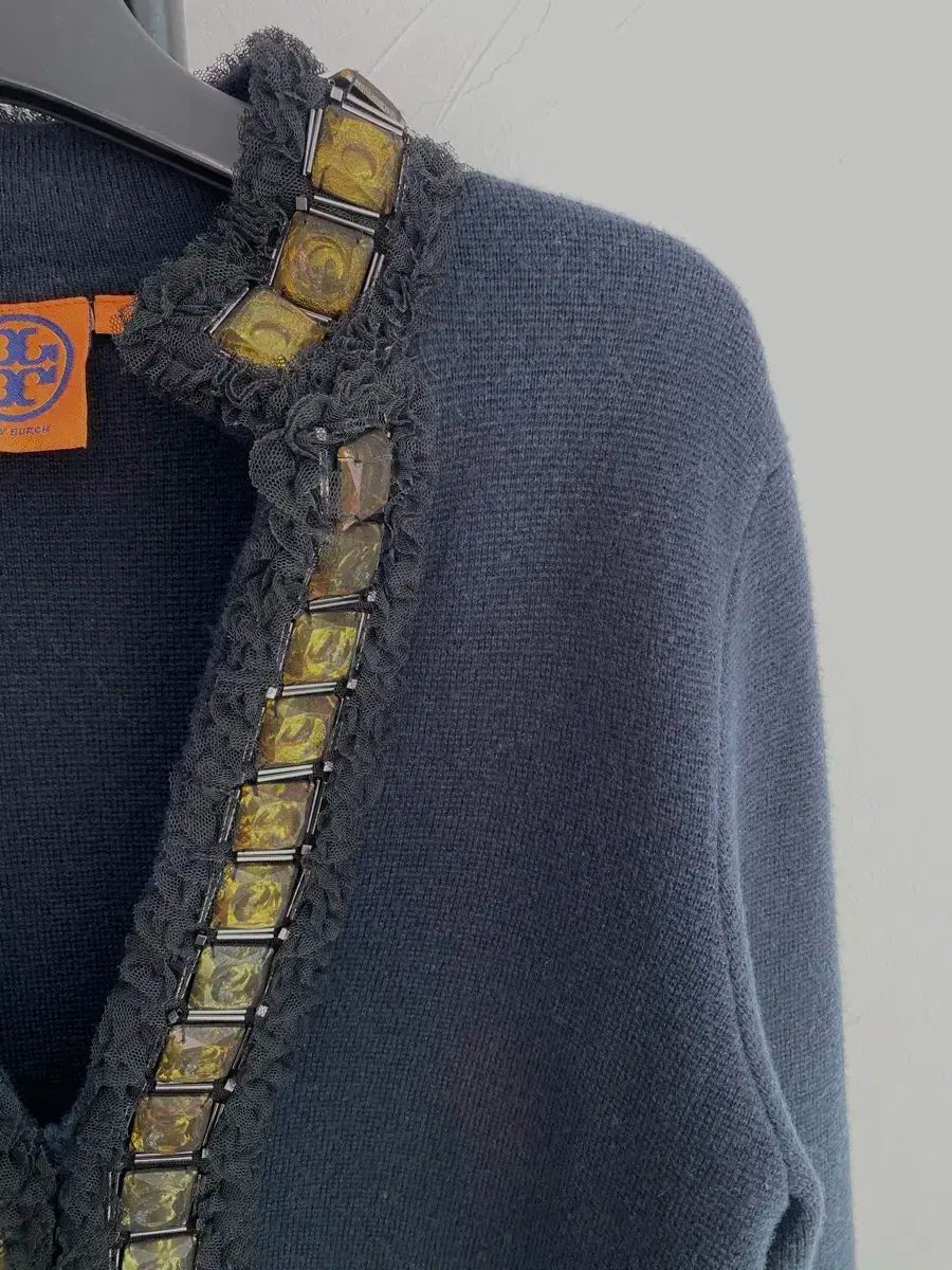 Vネック ニット