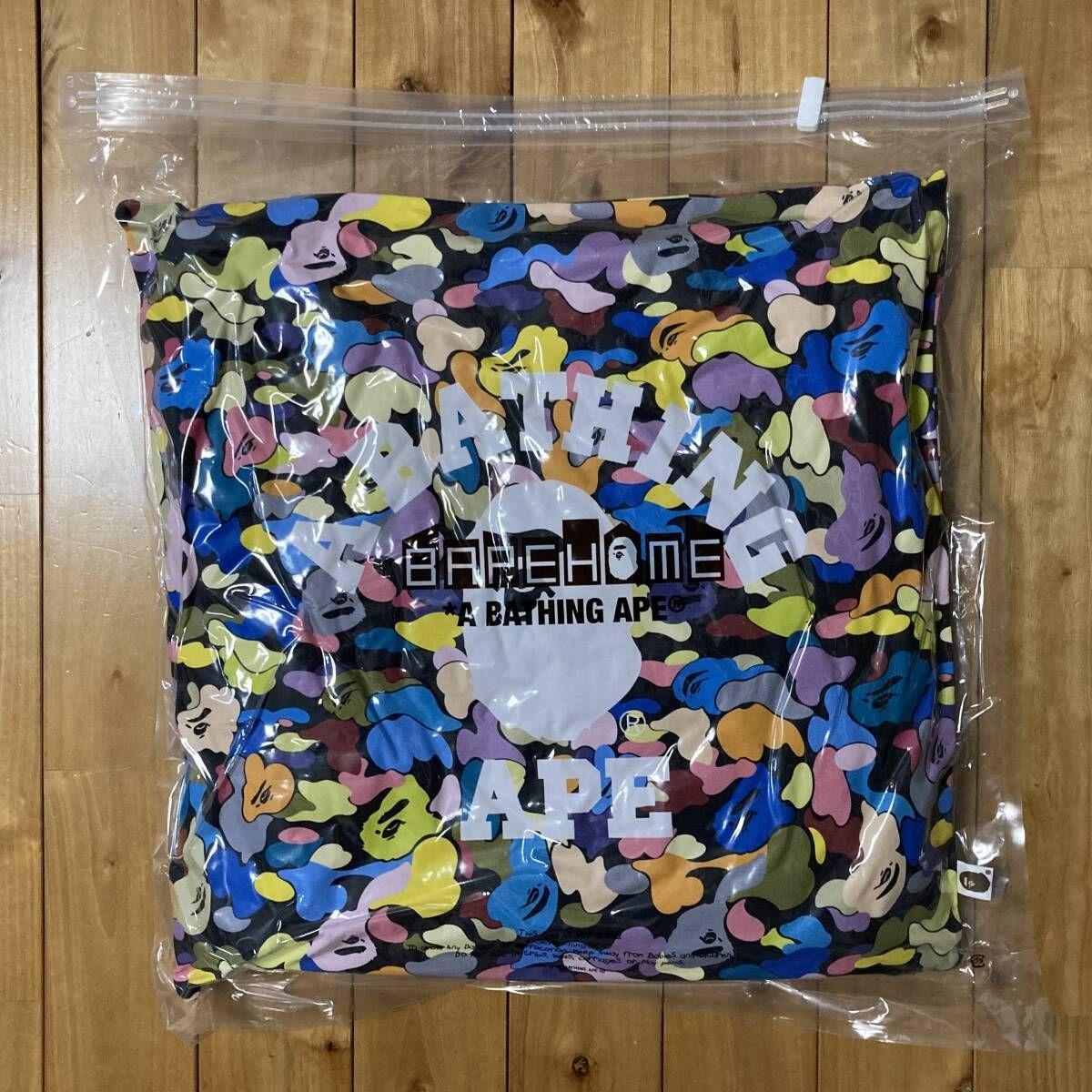 ☆新品☆ マルチカモ カレッジロゴ クッション a bathing ape ☆新品☆ マルチカモ カレッジロゴ クッション a bathing ape