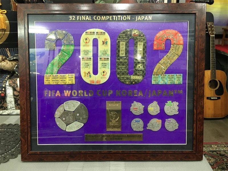FIFA ワールドカップ 2002 記念 ピンバッジ 朝日新聞 額装 - メルカリ