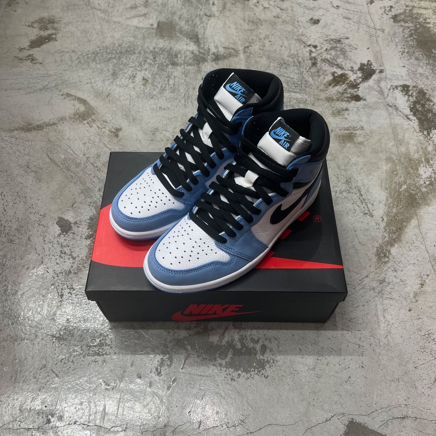 新品 NIKE AIR JORDAN 1 RETRO HIGH OG WHITE/UNIVERSITY BLUE