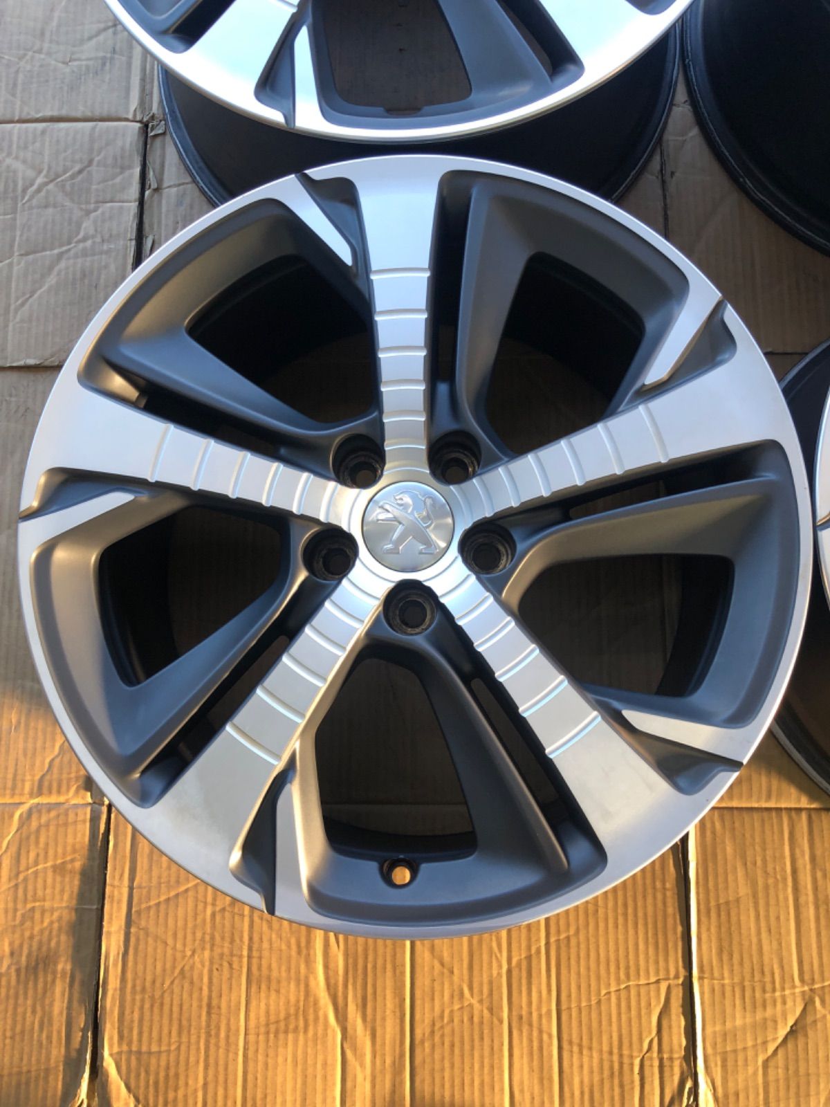 プジョー 純正 18インチ 18×8J 48 PCD108 308 GT 店頭渡し限定 プジョー 純正 18インチ 18×8J 48 PCD108 308 GT 店頭渡し限定