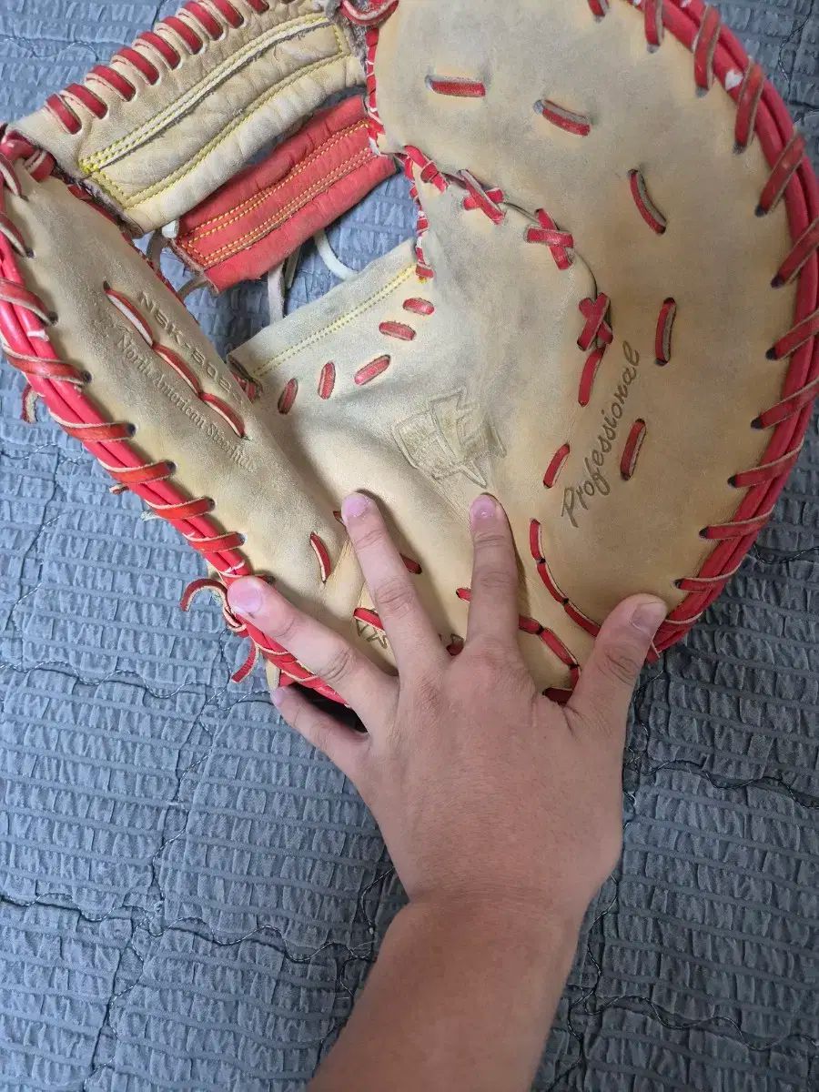 近鉄ライナーズ サイン入りラグビーボール Toughbest サイズ4