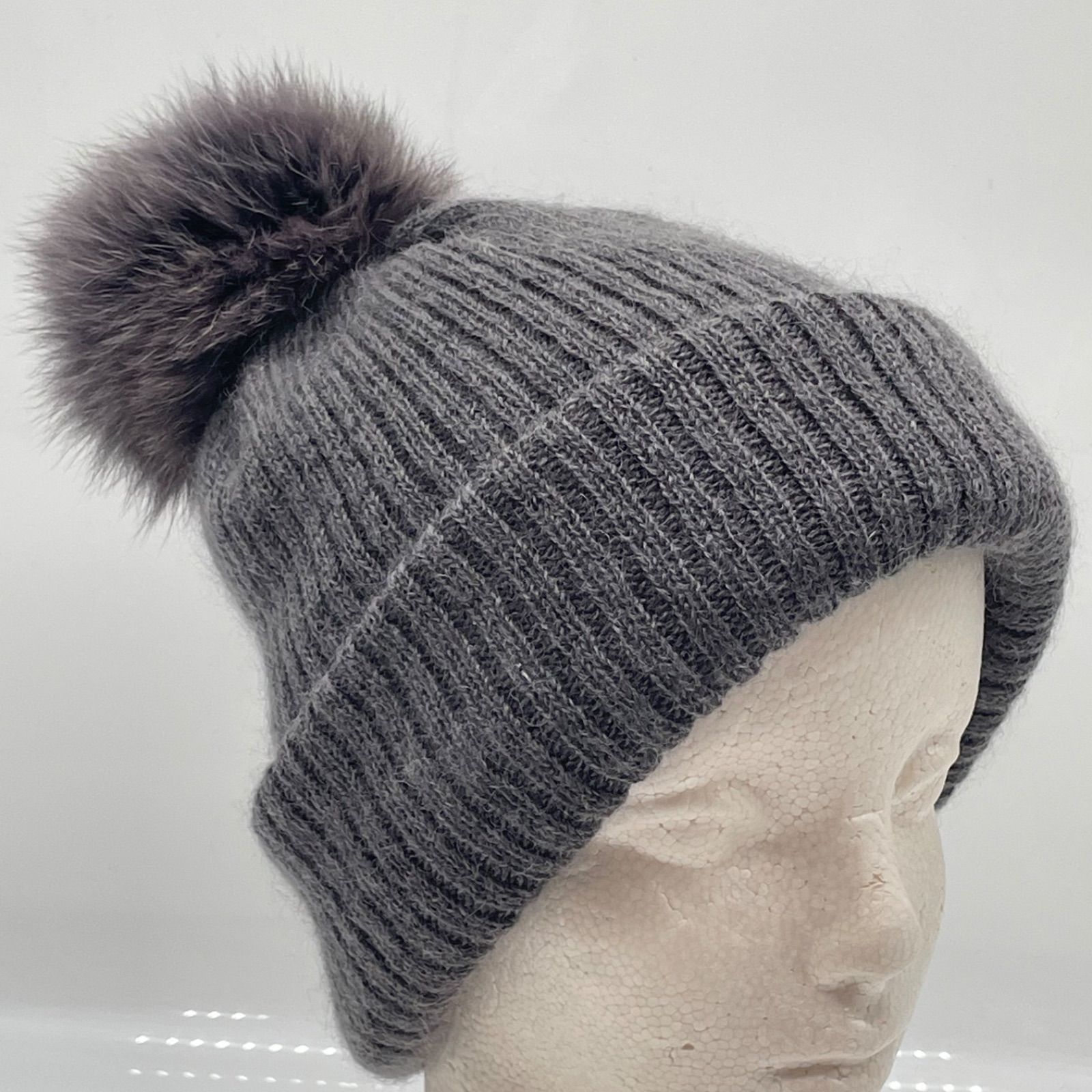 カシラ ダークグレー ニット帽 ファーポンポン付き カシラ CA4LA