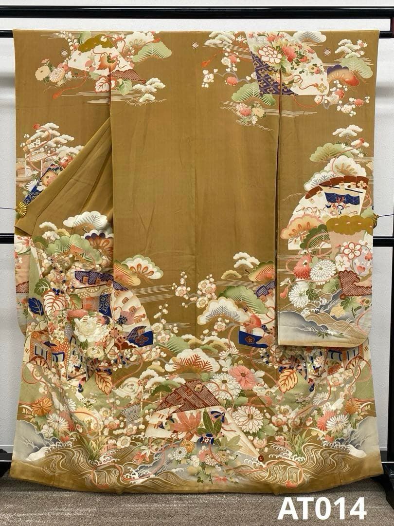 アンティーク 振袖 金駒 刺繍 松 梅 扇 正絹 身丈159cm 紋付 アンティーク 振袖 金駒 刺繍 松 梅 扇 正絹 身丈159cm 紋付 - メルカリ