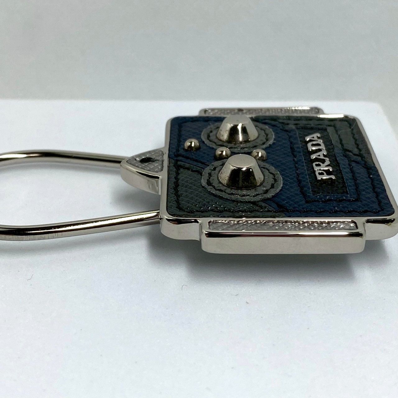 サフィアーノ レザー