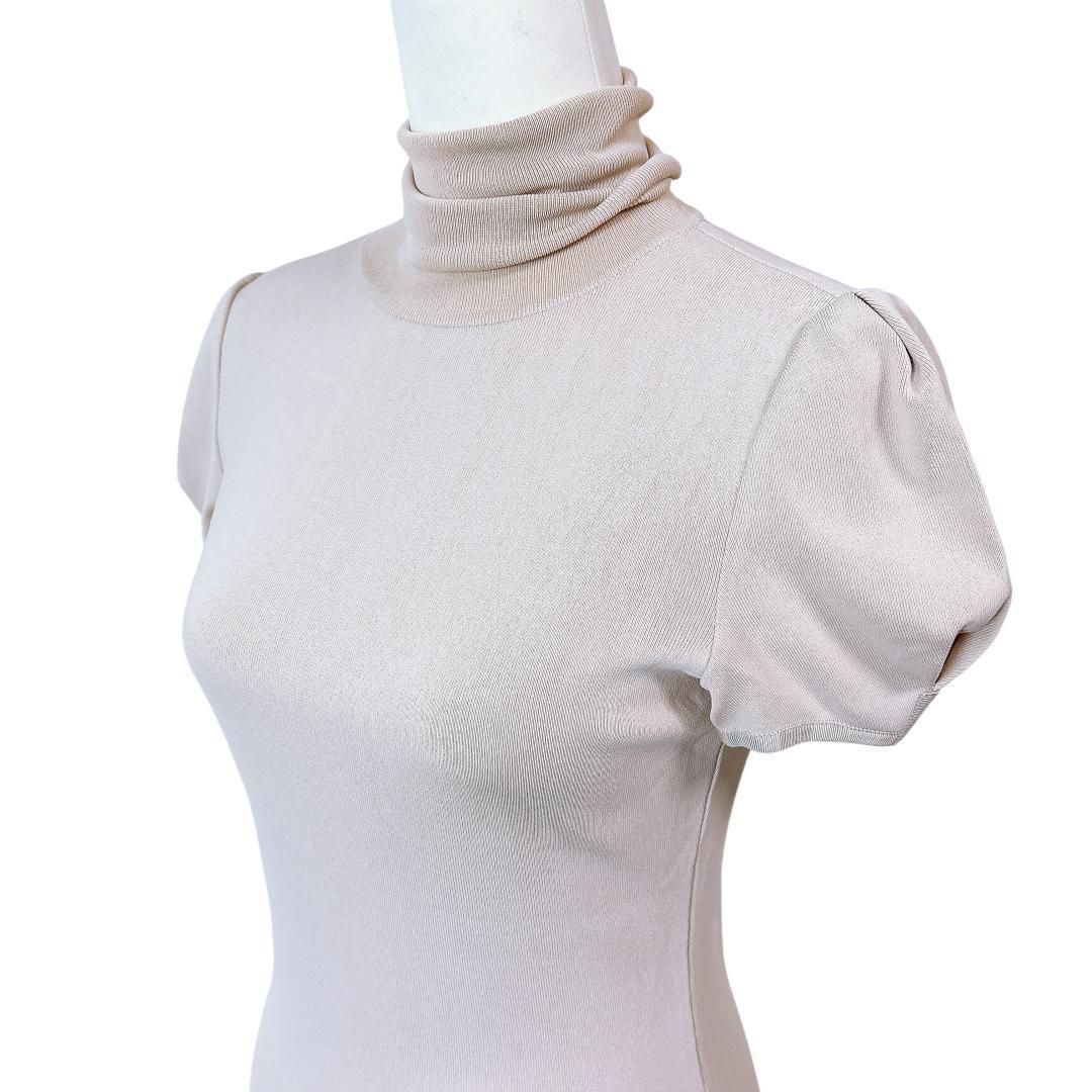 ライトベージュ