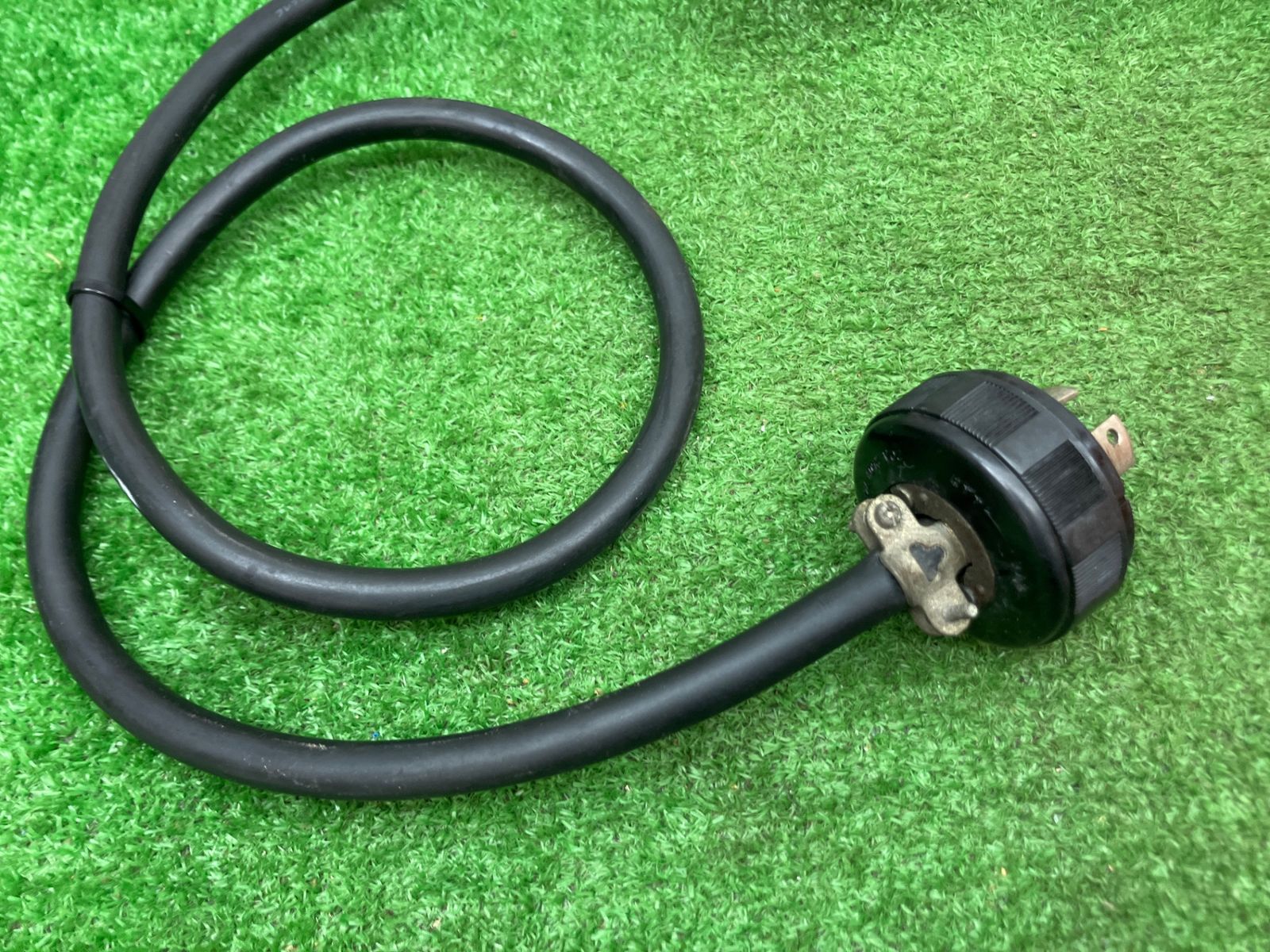 ８月１５日まで送料無料。 訳アリ 送料込 現状品 キシデンKISHIDEN♪100v-200v変圧器 Y-3000W ボルマスター♪アクトツール富山店♪窓 おしゃれ好き