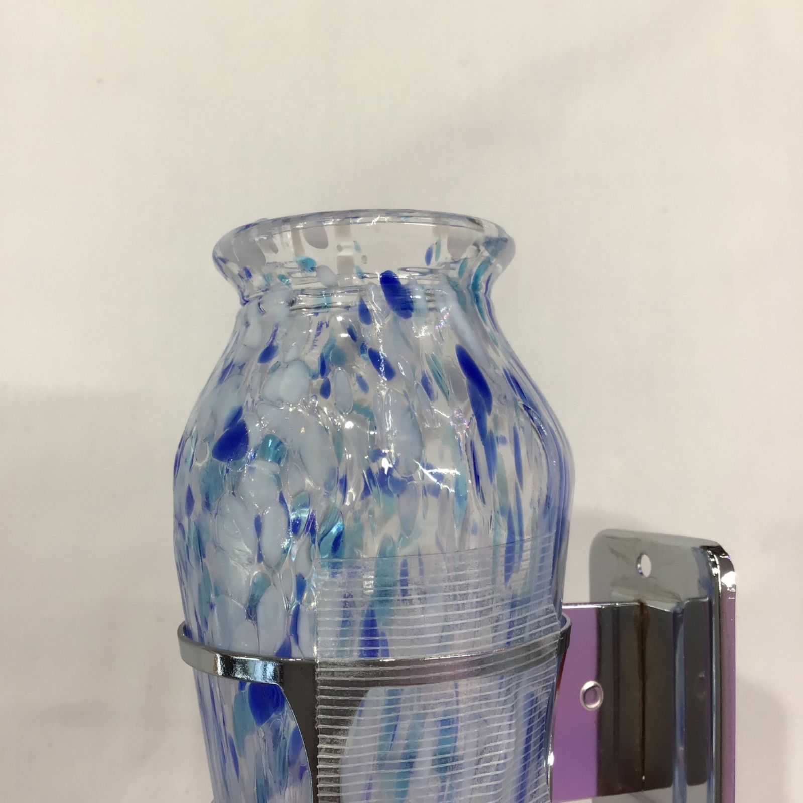 値引き中、深川製磁 美術有田焼 花瓶 呉須青磁牡丹彫刻 丸8号花生 未使用商品 値引き中、深川製磁 美術有田焼 花瓶 呉須青磁牡丹彫刻 丸8号花生 未