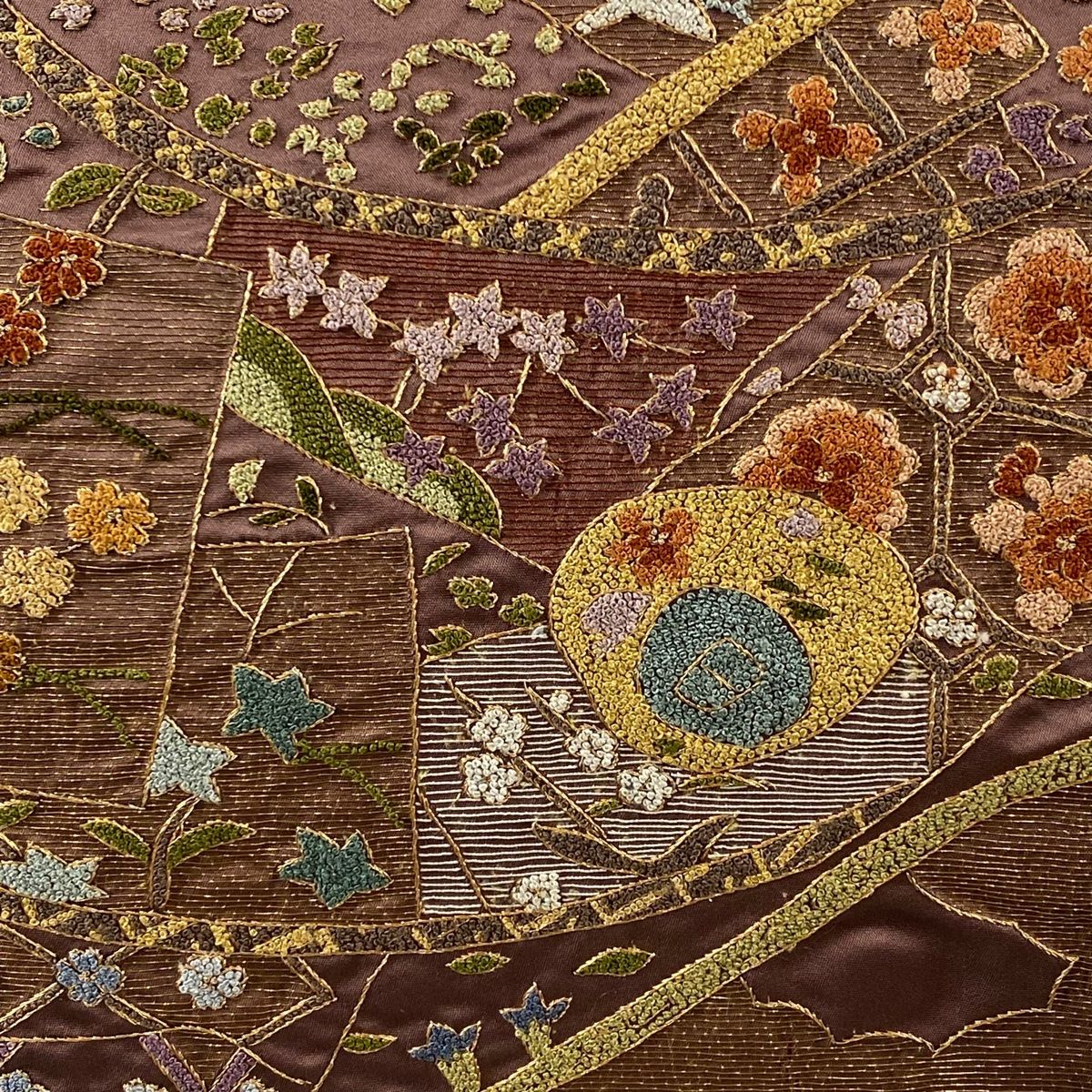袋帯 美品 名品 草花 鳥 相良刺繍 金糸 小豆色 お太鼓柄 正絹 【中古
