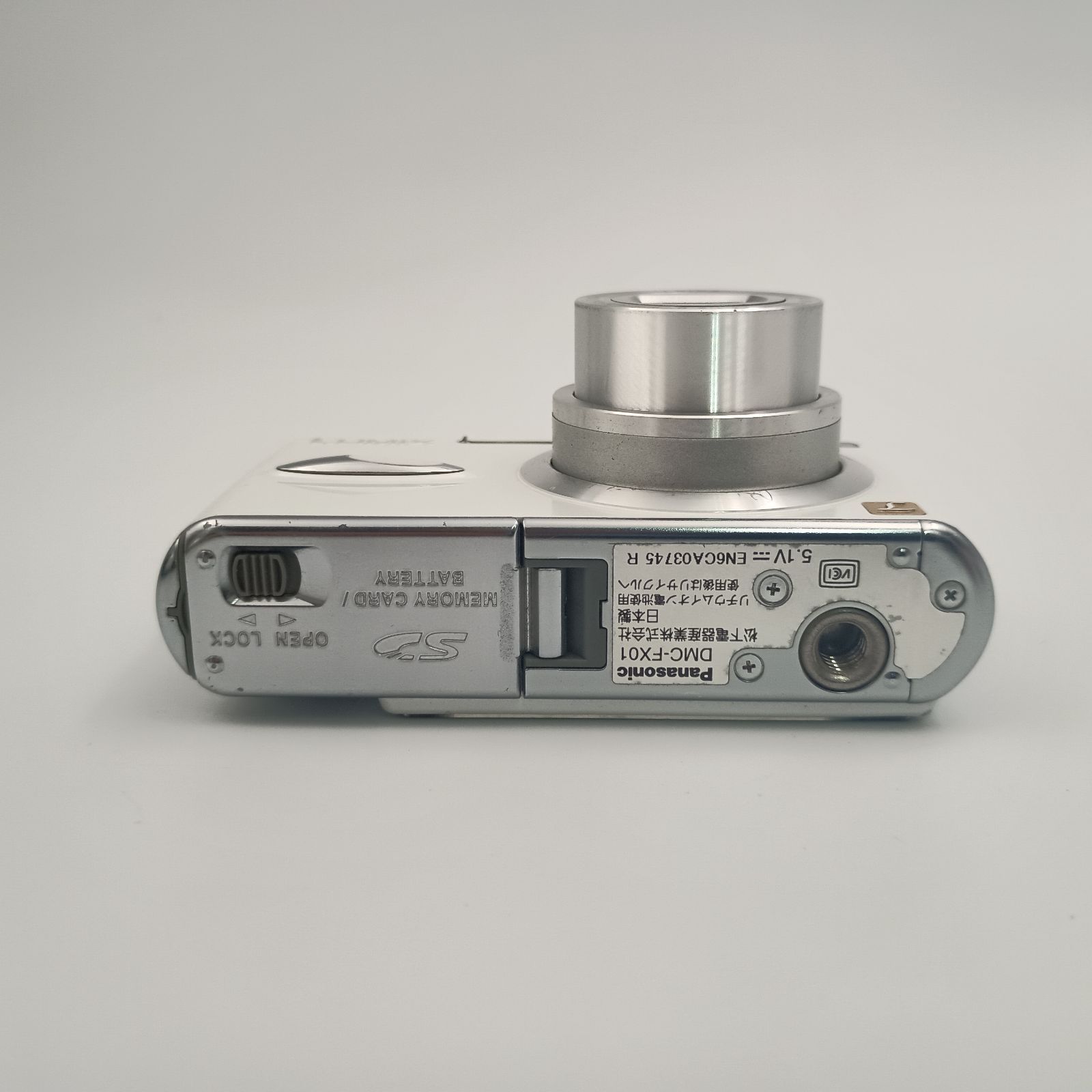 Panasonic LUMIX DMC-FX01 Compact DIGITAL Camera White Panasonic LUMIX DMC-FX01 Compact DIGITAL Camera White