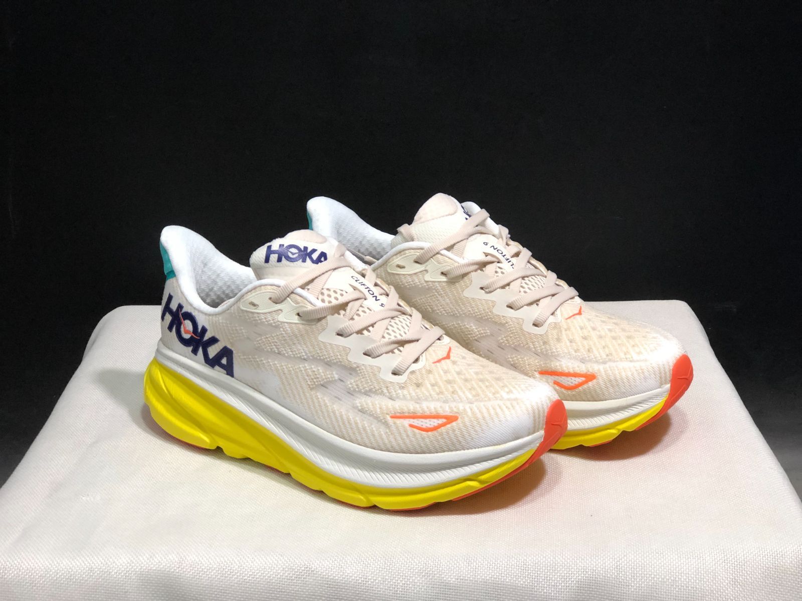 ワイド ランニングシューズ