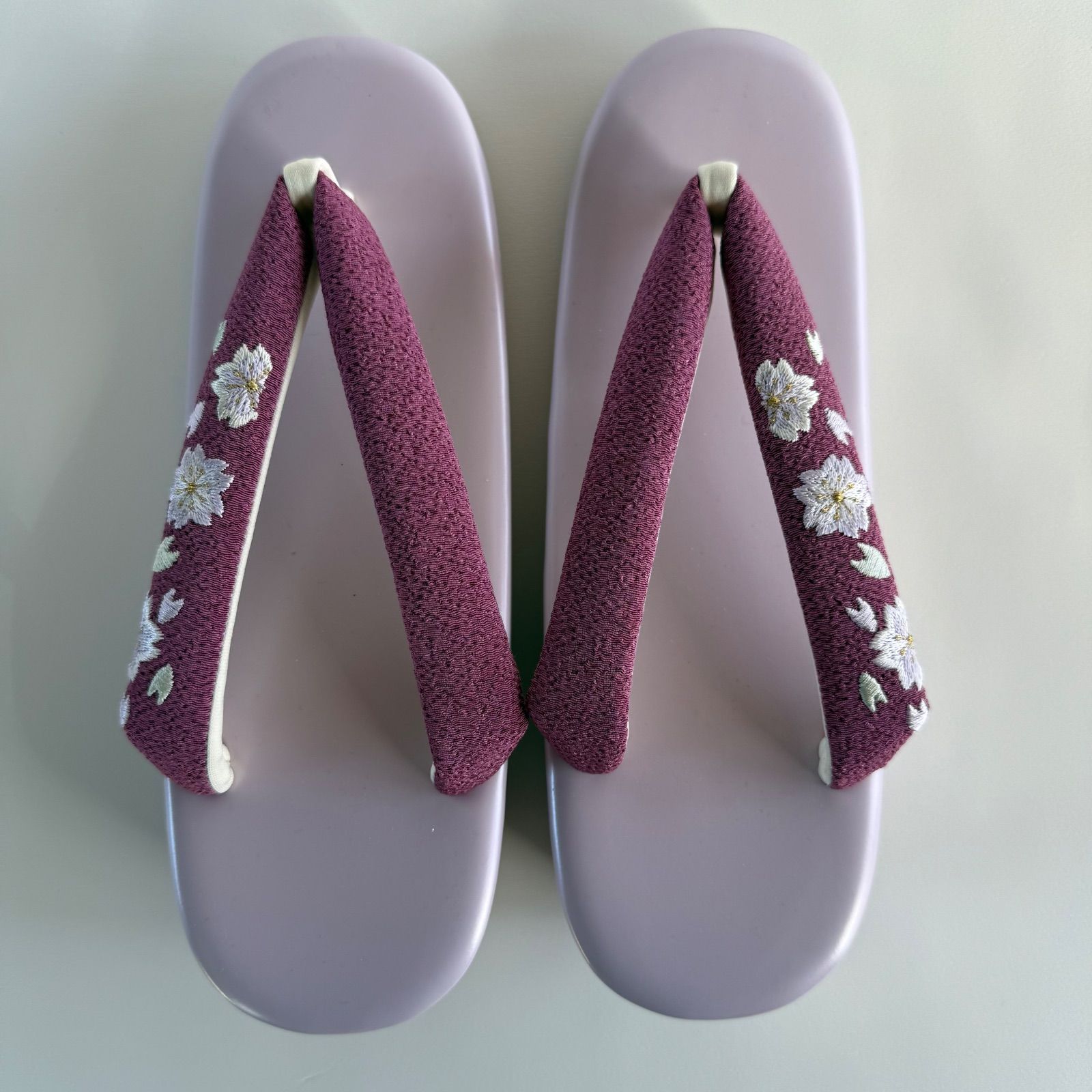 部坂呉服店ＨＥＳＡＫＡ 草履 厚底 桜大刺繍 日本製 / 3(白台に鼻緒白) : [部坂呉服店ＨＥＳＡＫＡ] 草履 厚底 桜大刺繍 日本製