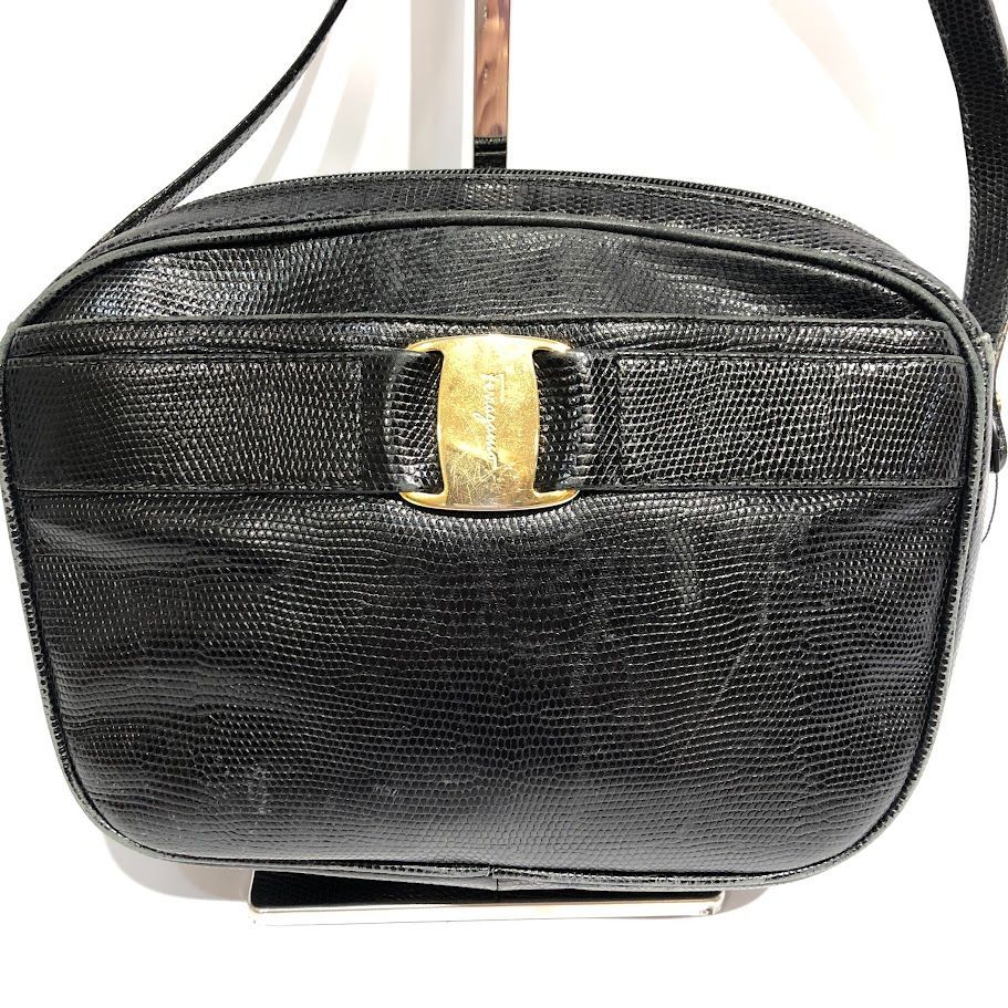 フェラガモ ヴァラ リザードショルダー ショルダーバッグ 黒