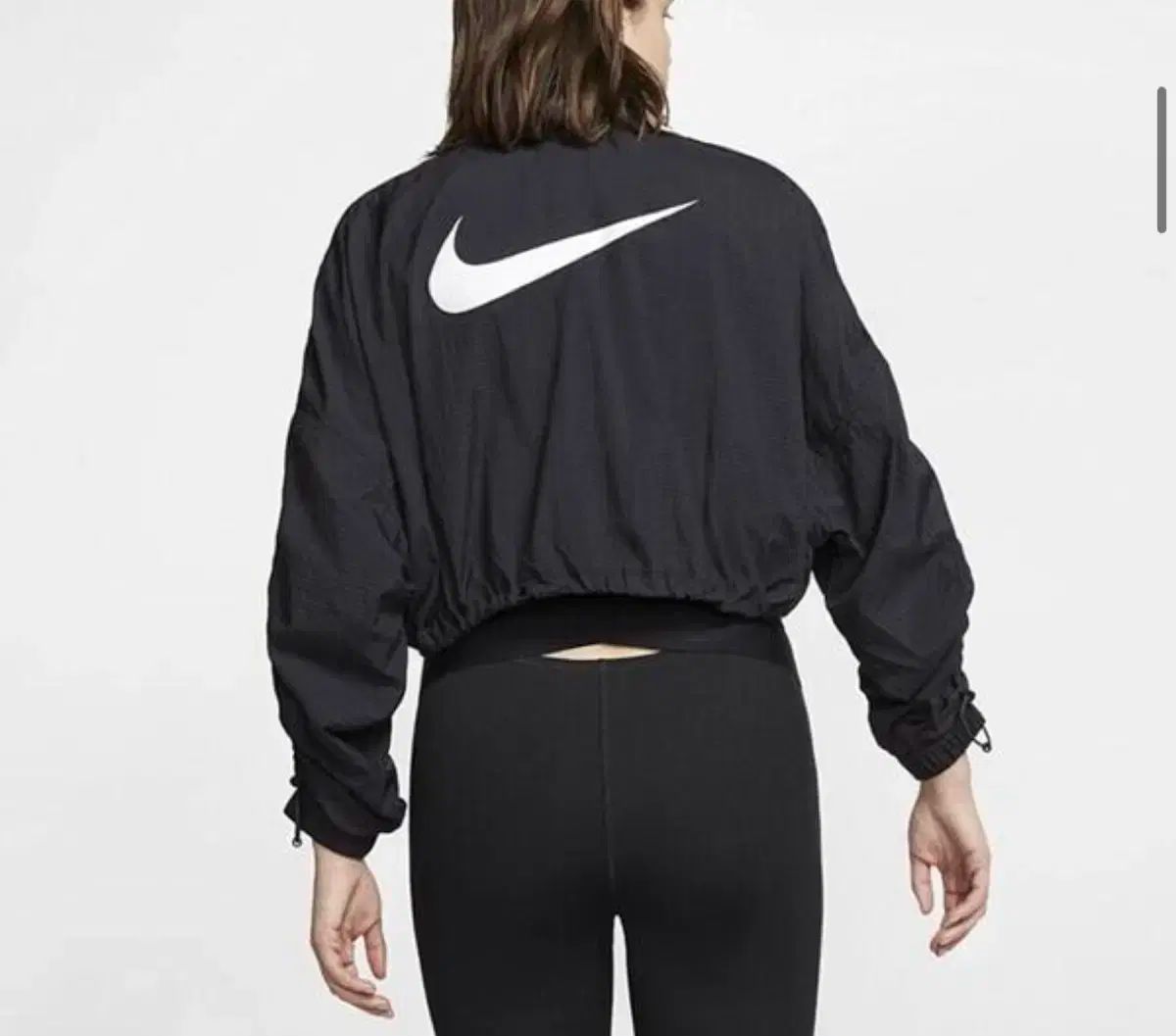 ナイキ クロップド ウィンドブレーカー
