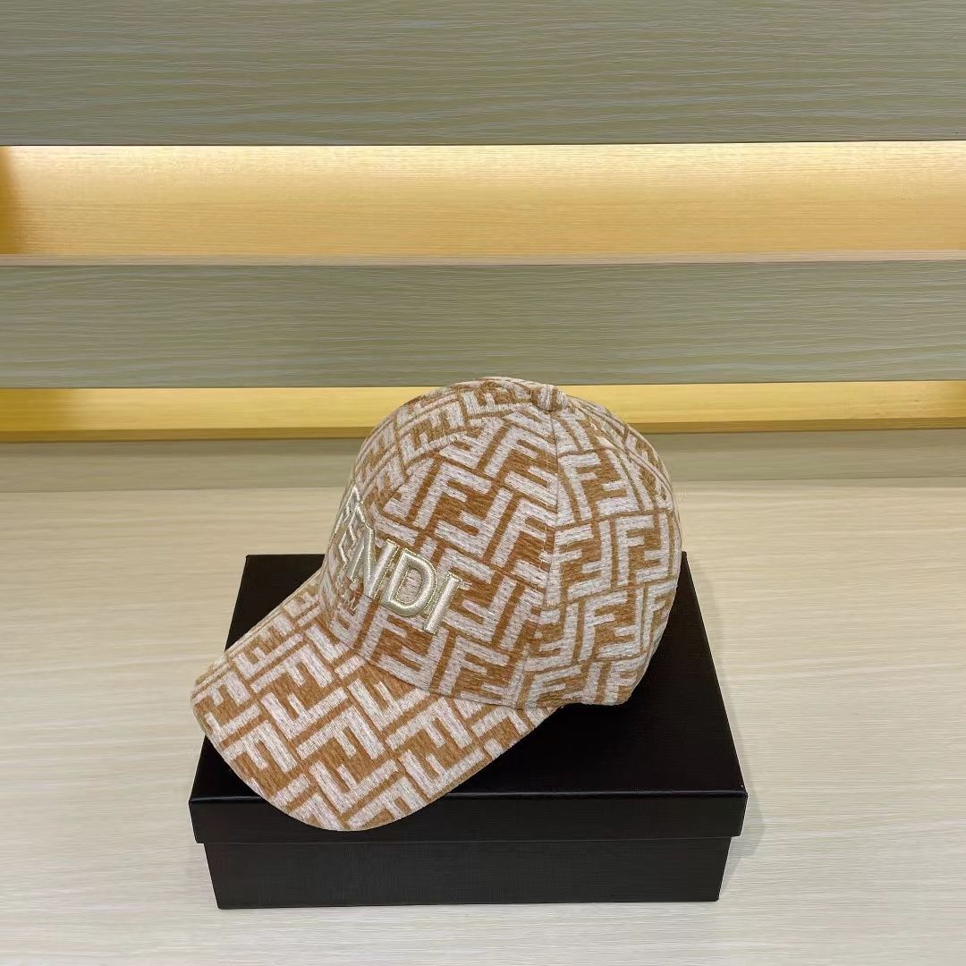 美品FENDI ROMA フェンディ ズッカ キャンバス レザー キャップ