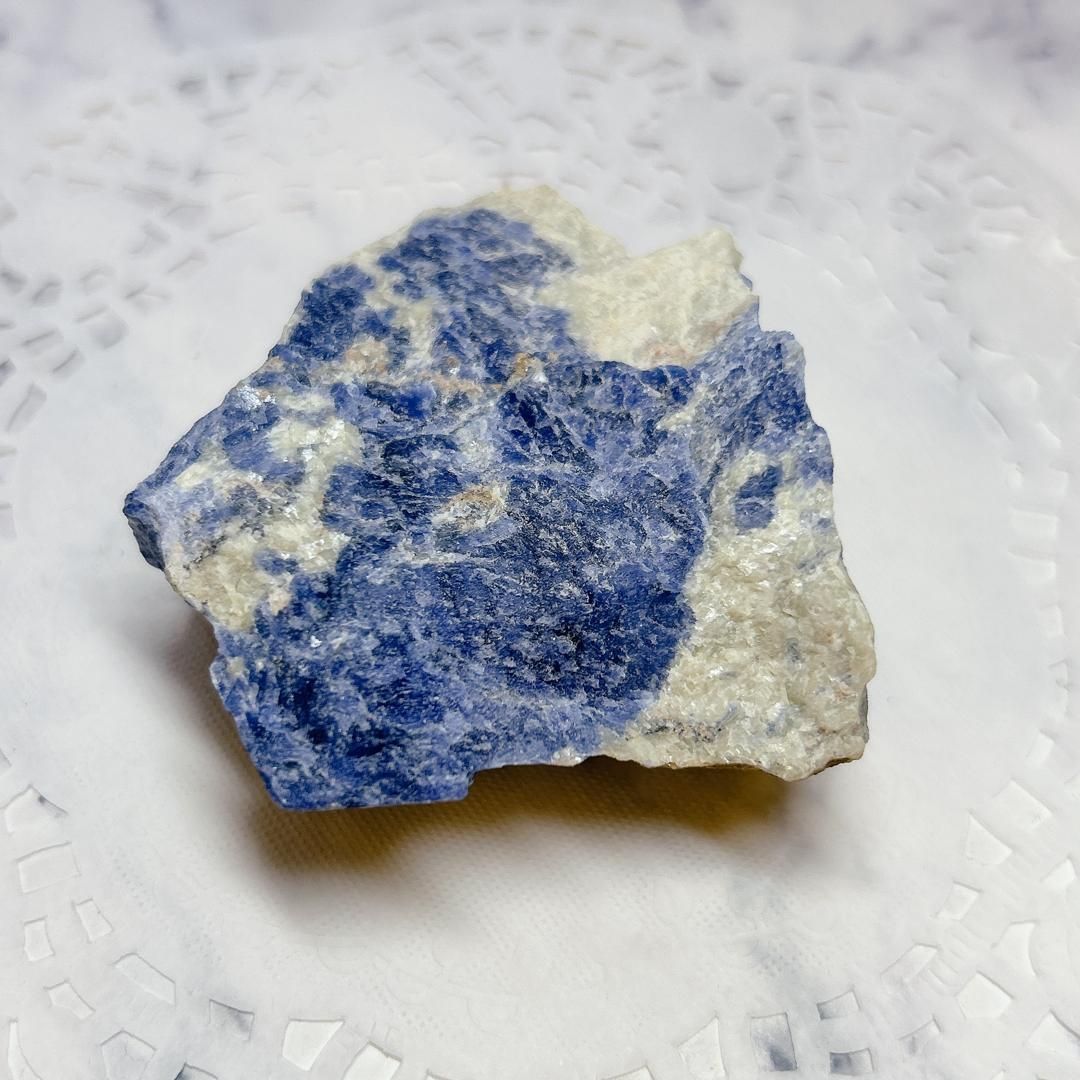 E13149】ソーダライト 原石 方曹達石 Sodalite 天然石 鉱物
