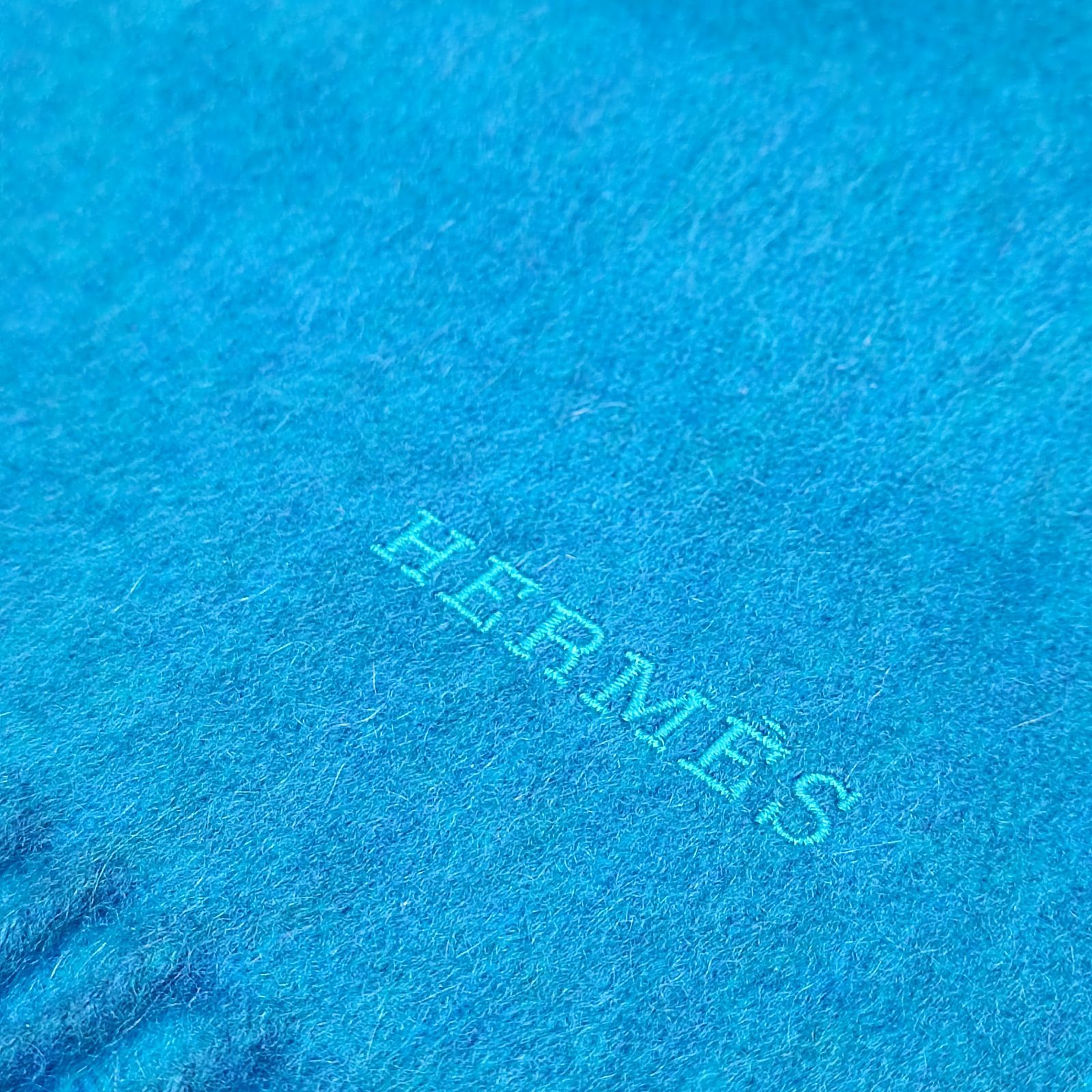 HERMÈS 100%カシミヤ マフラー ターコイズブルー【美品】 HERMÈS 100%カシミヤ マフラー ターコイズブルー【美品】