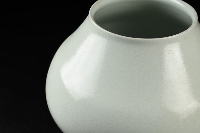 【真作】白瓷壺（花生）　前田昭博（ 白瓷 人間国宝 ） 真作】白瓷壺（花生） 前田昭博（ 白瓷 人間国宝 ） 真作】白瓷壺