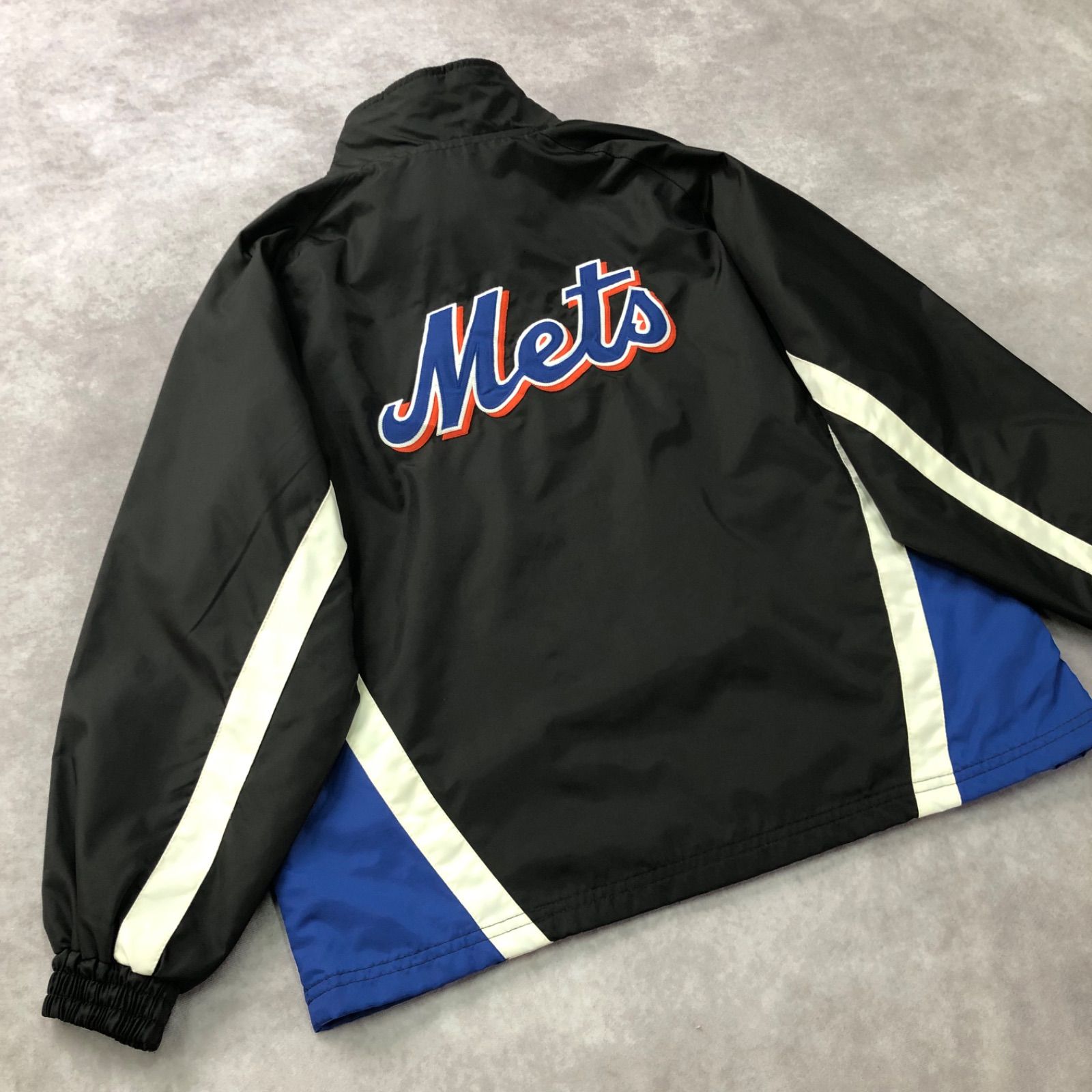 MLB MAJESTIC ニューヨークヤンキース　ナイロンジャケット　刺繍ロゴ Majestic マジェスティック New York yankees ニューヨーク ヤンキース