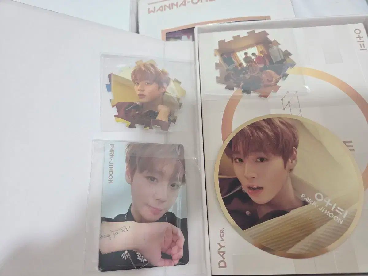 wannaone パクジフン 直筆サイン入りCD wannaone ワナワン パクジフン 直筆サイン入り キャリーケース