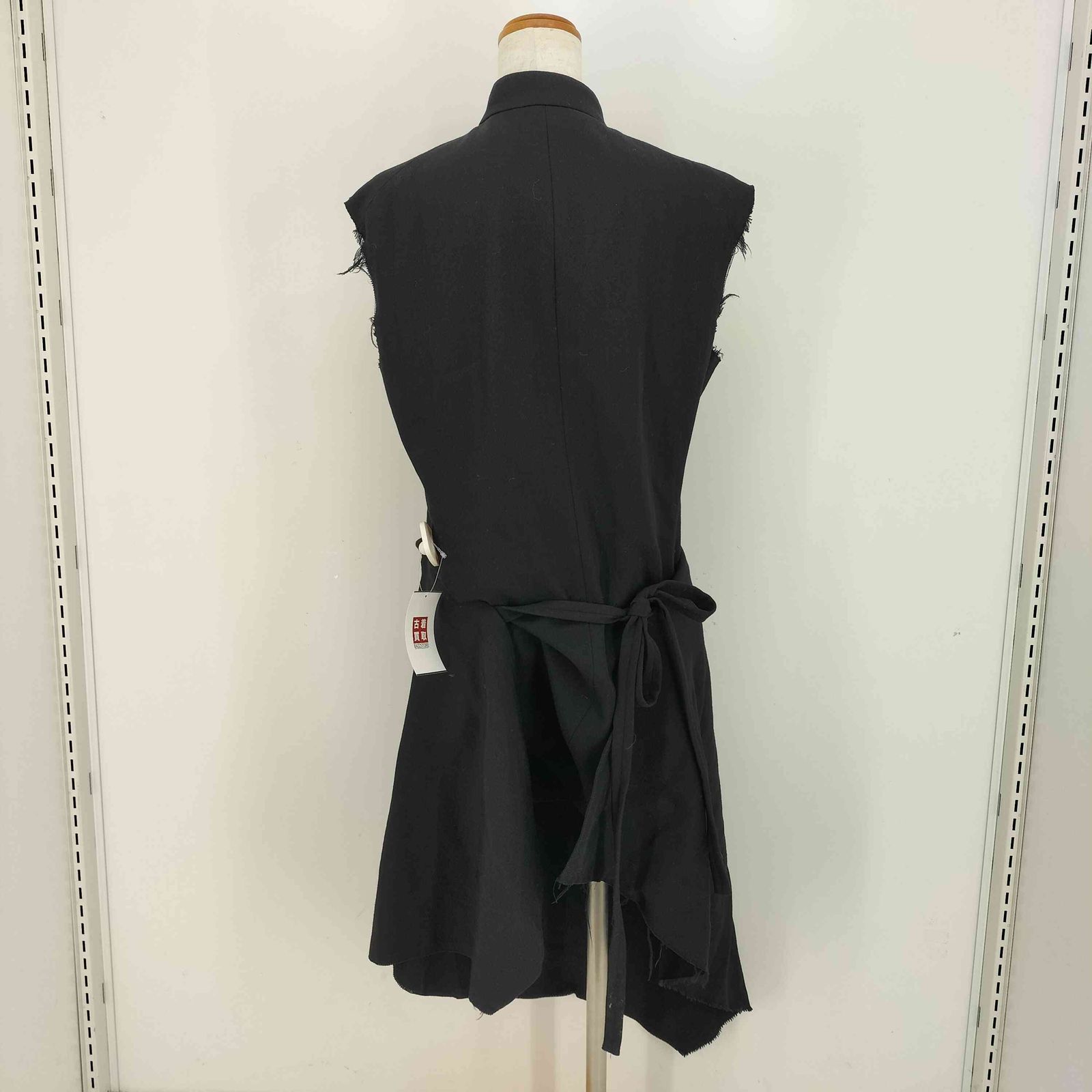『2回着用のみ美品』ノースリーブジャケット❣️ボリュームフリル 黒 アシンメトリー コムデギャルソン COMME des GARCONS AD表記無 マオカラー
