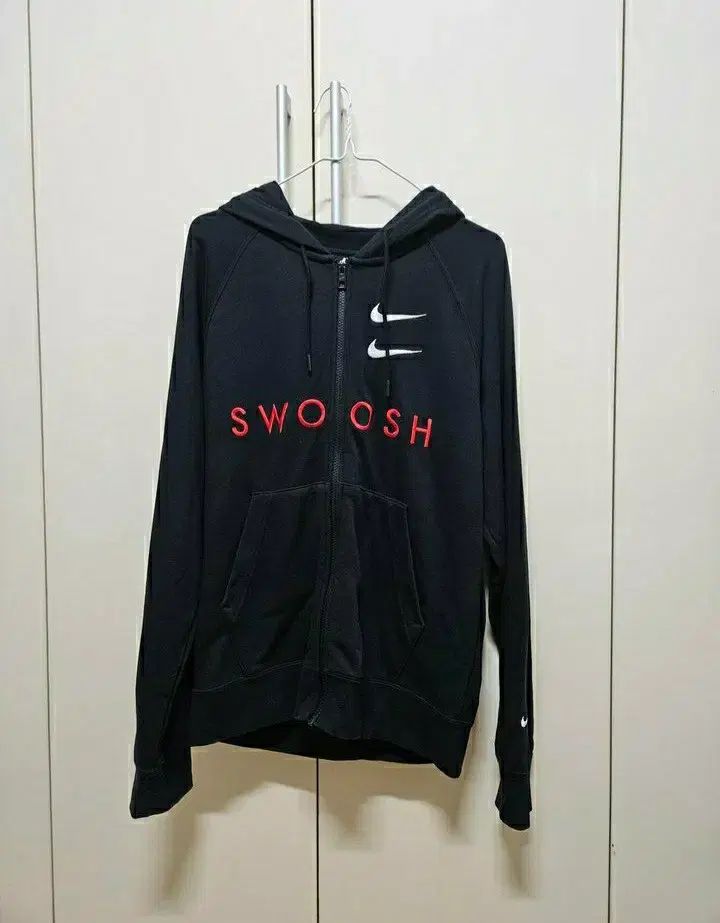 Nike(ナイキ） ダブルスウッシュ バックプリント ビッグロゴ フード付き ジップアップパーカー 本物 (新品)