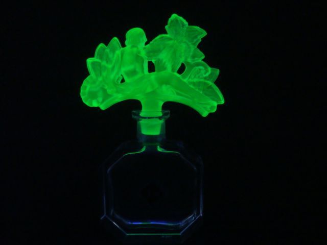 ウランガラスの香水瓶 「Relaxing」by チェコ DESNA社 香水瓶 チェコ