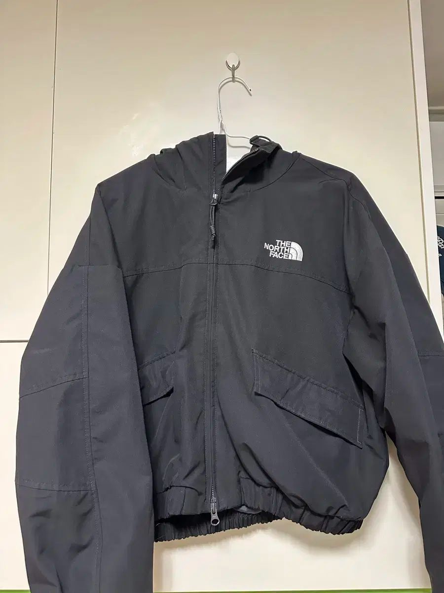 THE NORTH FACE クロップド ショート ウィンドブレーカー
