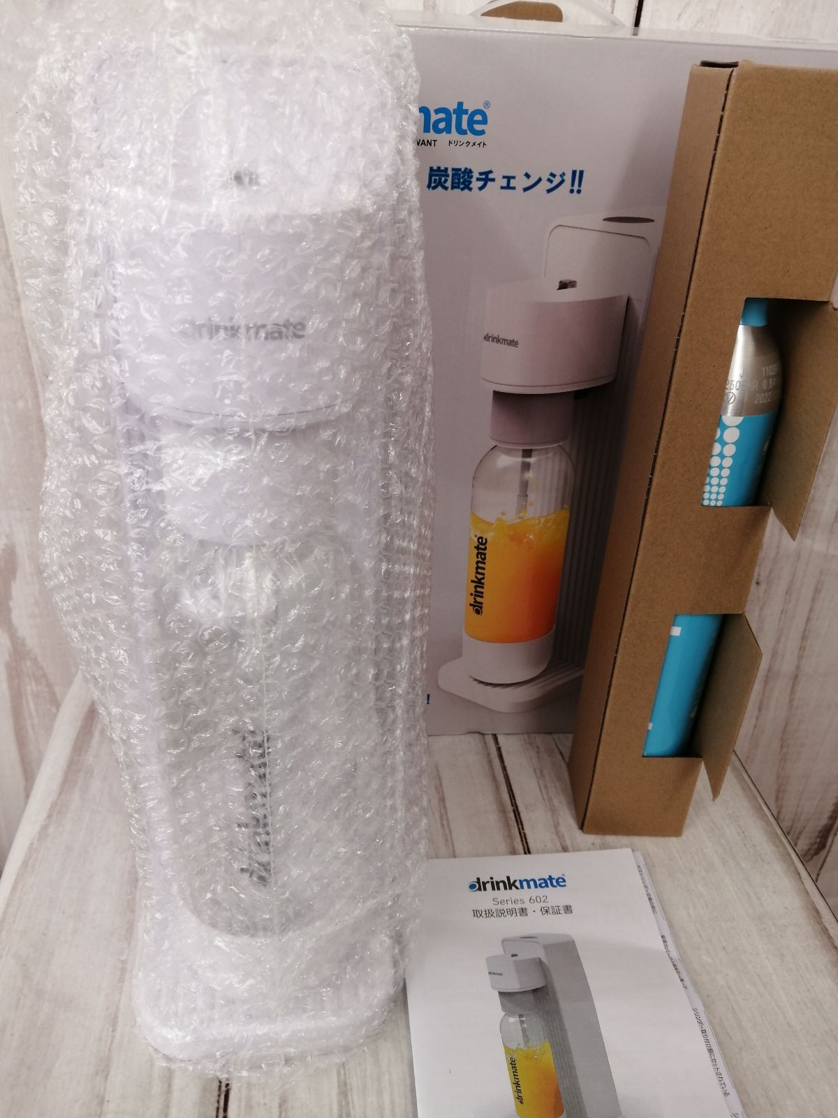 新品未使用品 drinkmate ドリンクメイト/シリーズ602 ホワイト/飲み物なんでも炭酸チェンジ/箱付き、取扱説明書付き/強炭酸水 も、ジュース、お酒にも！炭酸復活/ボトル使用期限2026年5月/バックヤード/1490 - メルカリ