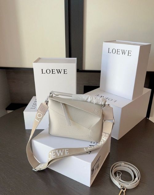 新品 未使用 LOEWEパズル ショルダーバッグ