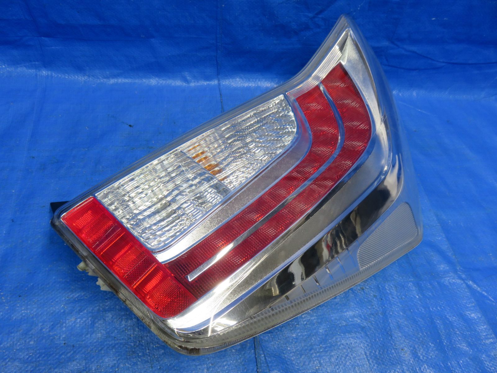 LA4949* 点灯OK プリウス30系 ZVW30/後期 (右) テールライト