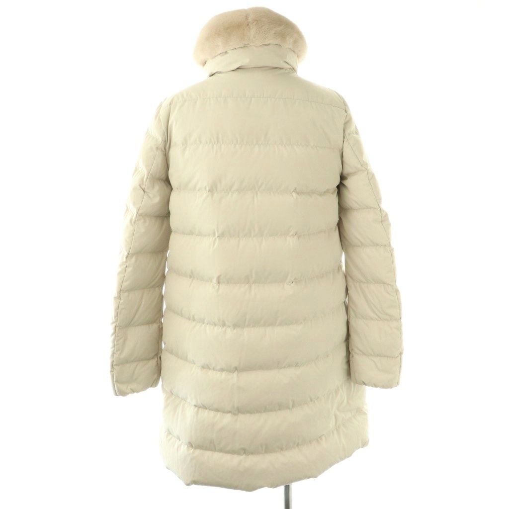 モンクレール　ダウンコート　ミンクファー付　アイボリー MONCLER(モンクレール)のファー付きダウンジャケット 人気モデル