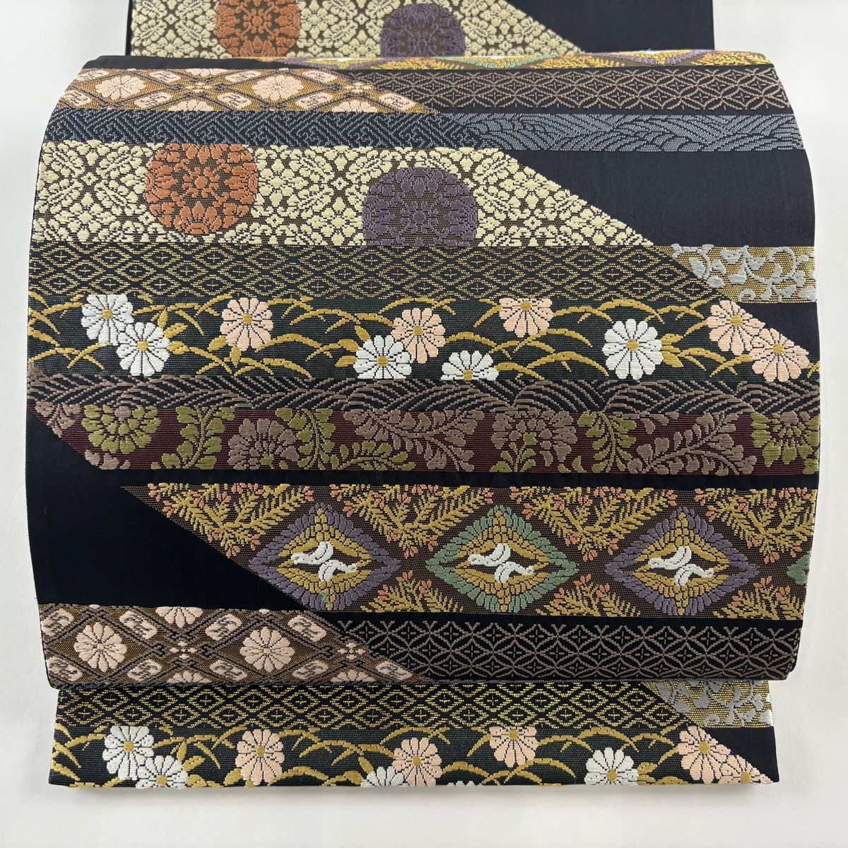 袋帯 美品 秀品 振袖向き 鶴 草花 唐織 箔 黒 六通 正絹 【中古
