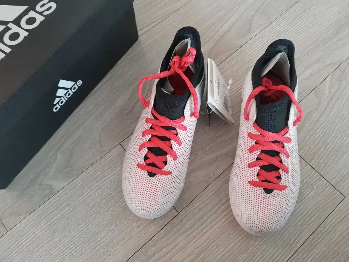 新品 キッズ サッカーシューズ 190
