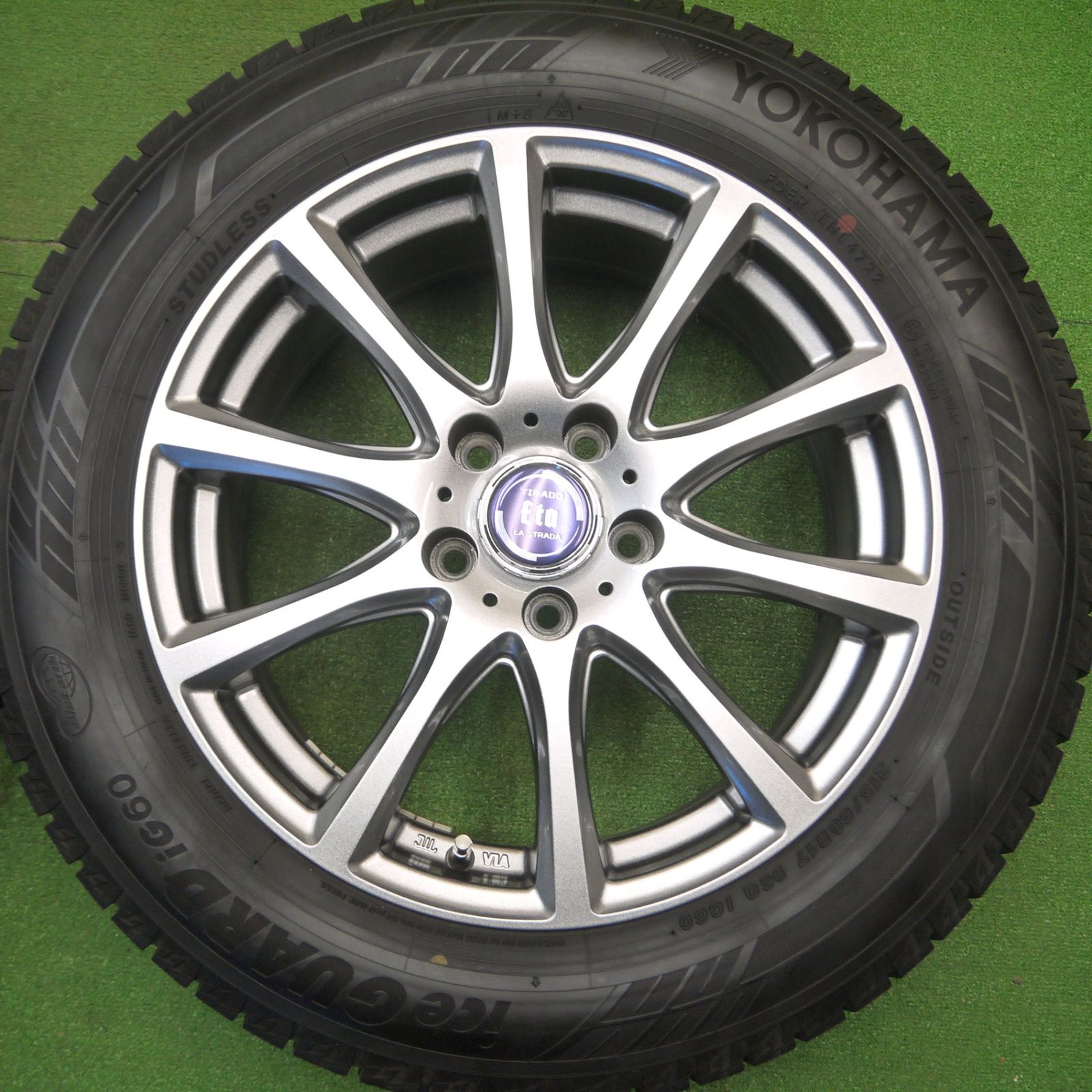 送料無料] バリ溝！22年！キレイ！9.5分☆スタッドレス 215/60R17 