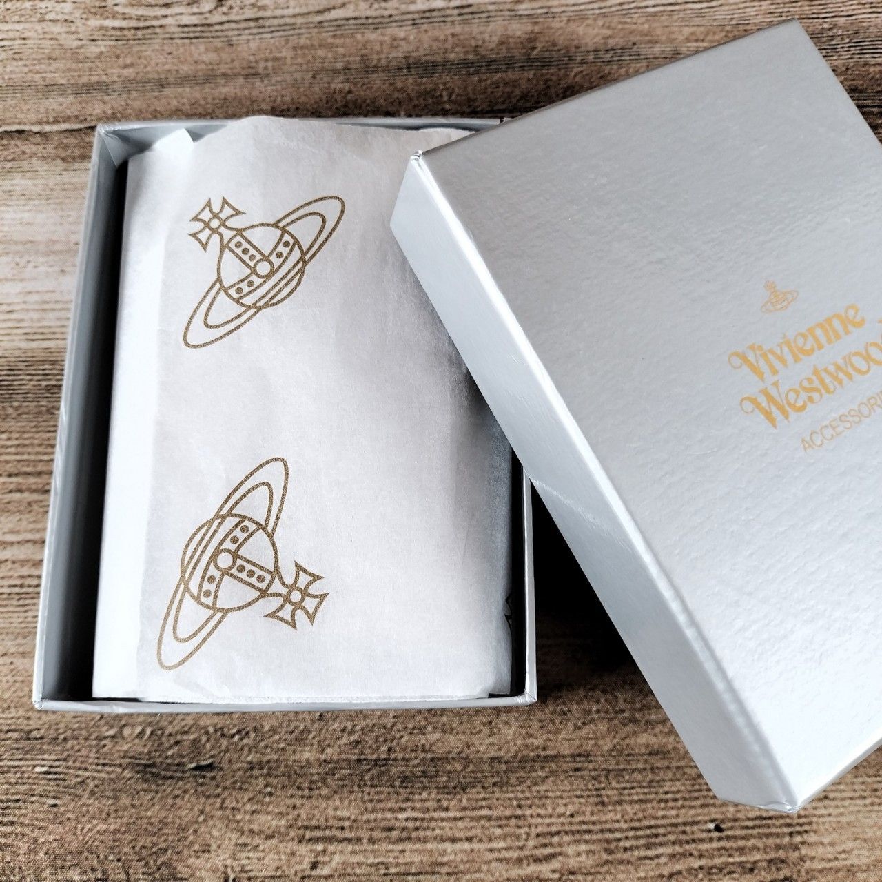 未使用 ヴィヴィアンウエストウッド Vivienne Westwood 3つ折財布 折り