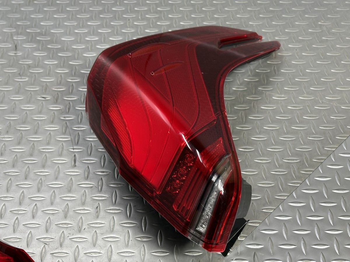 アルファード　30 後期　純正テールランプ (シーケンシャル) Amazon.co.jp: HCMOTIONZ 新型 全LED トヨタ アルファード30系