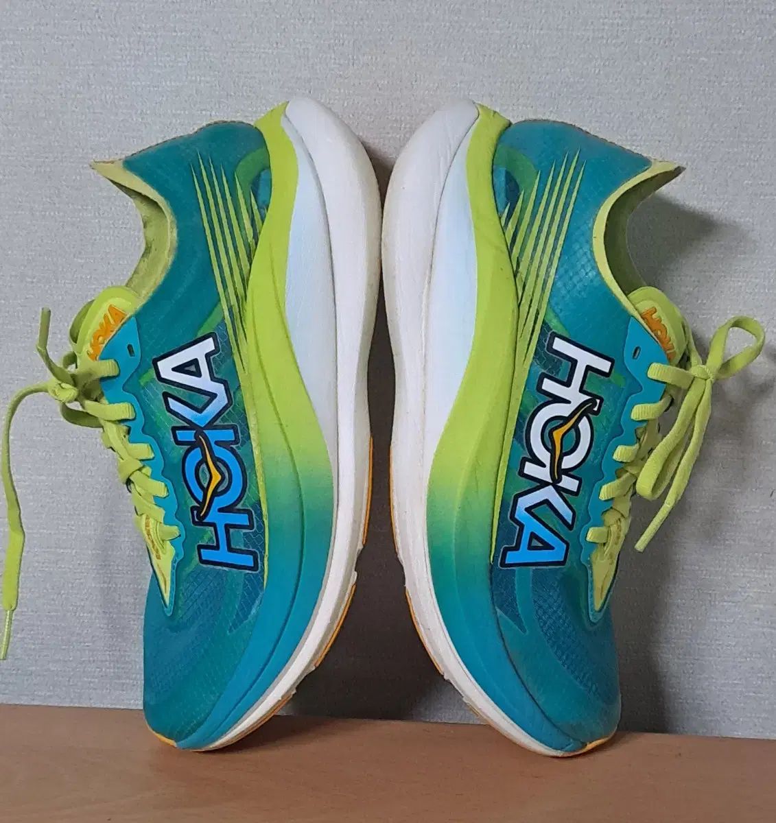 ONE ホカオネオネ